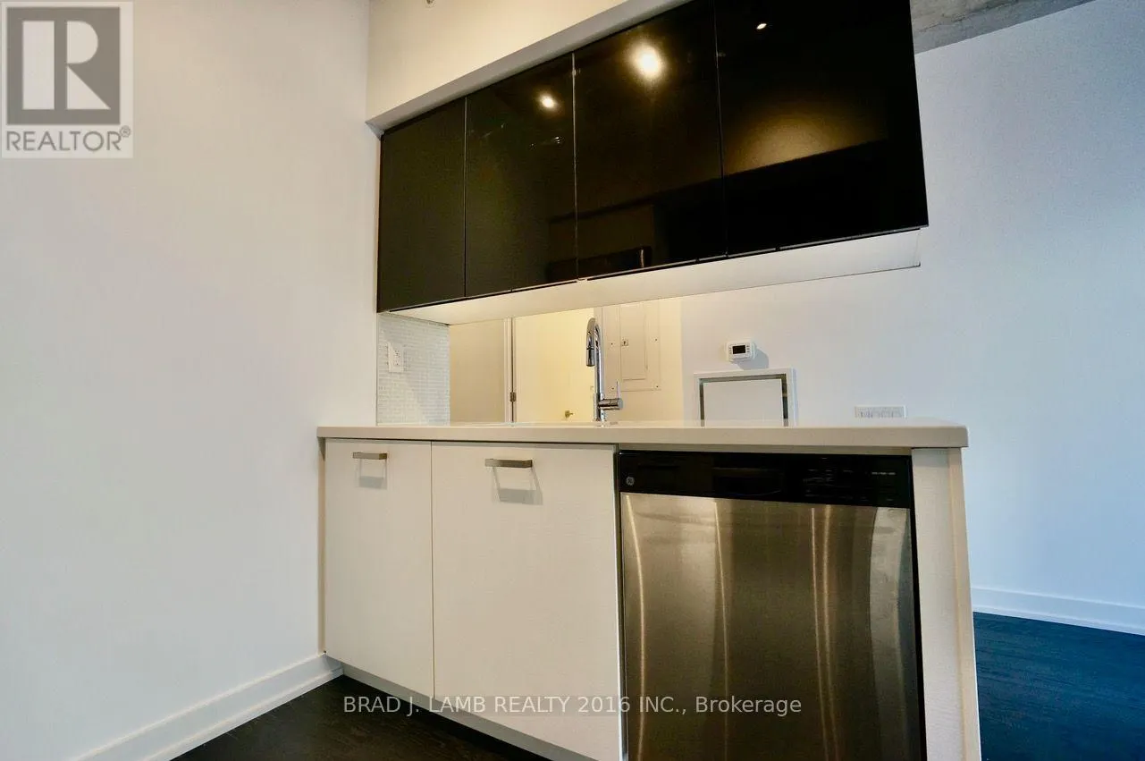 301 - 39 BRANT STREET