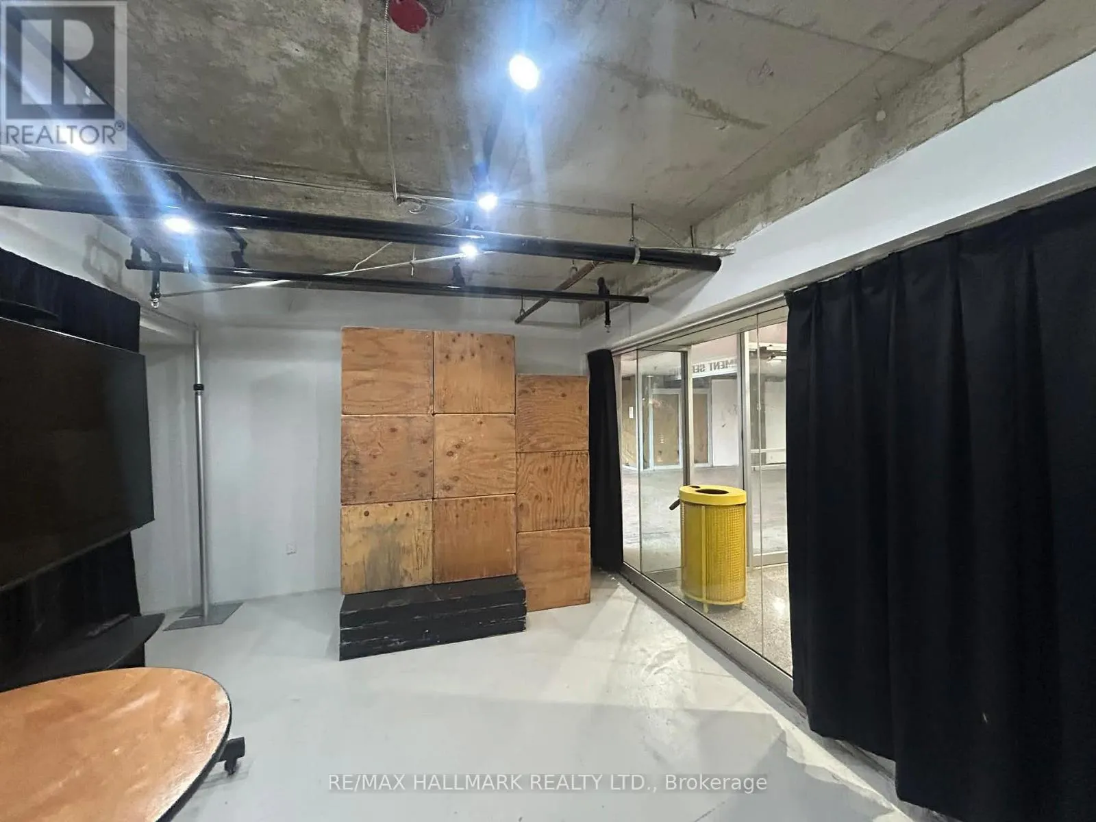 C8 - 222 SPADINA AVENUE