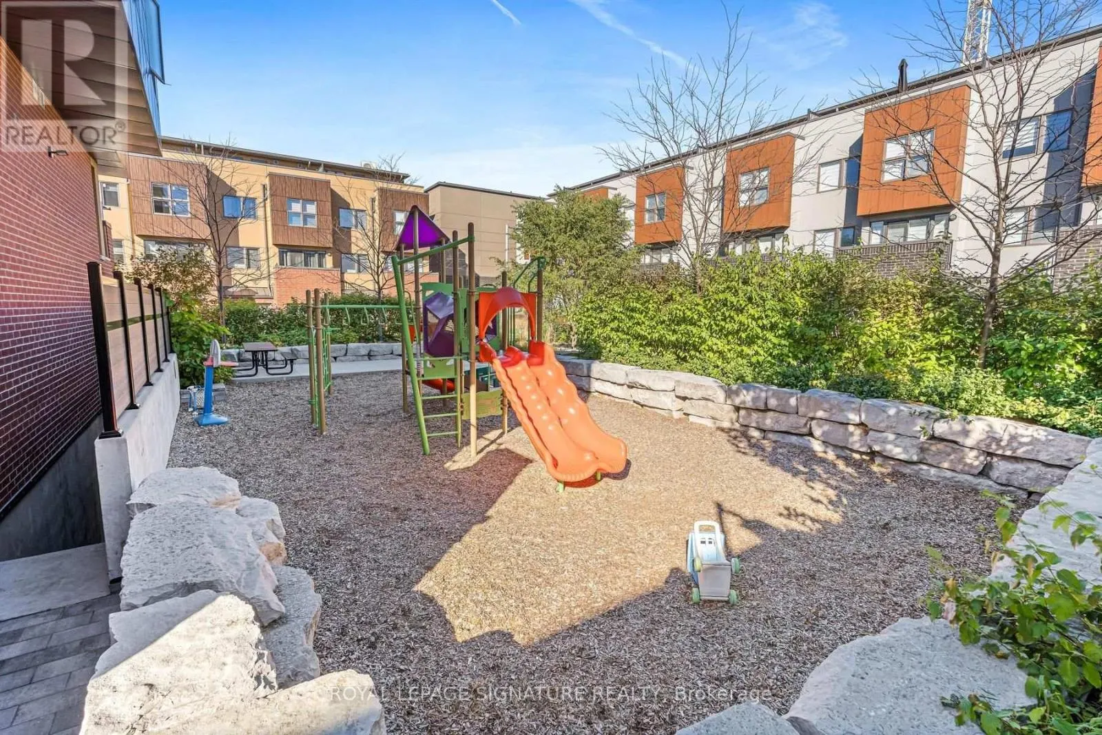 49 - 28 CURLEW DRIVE