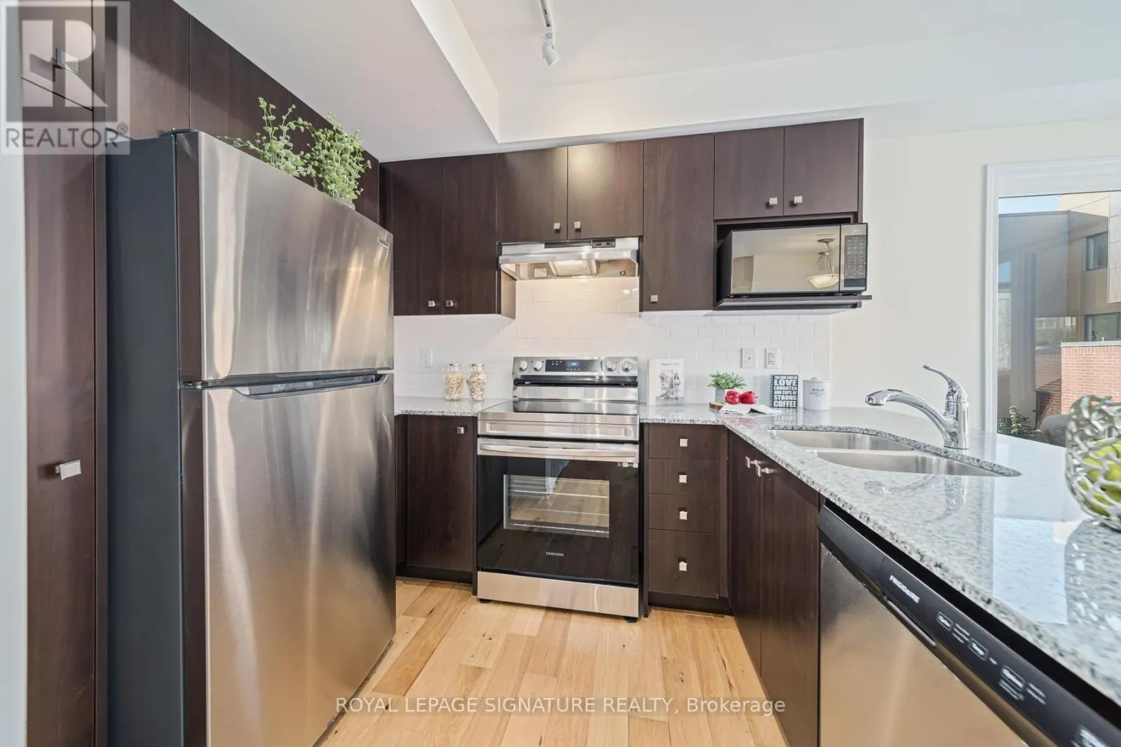 49 - 28 CURLEW DRIVE