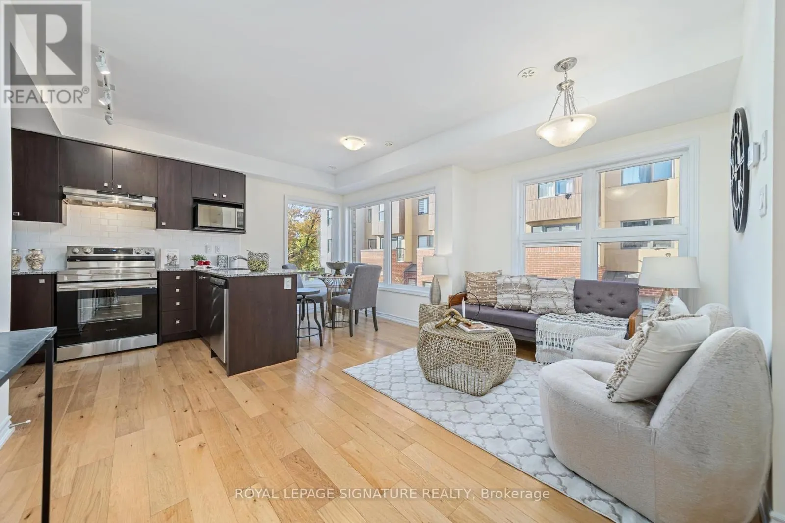 49 - 28 CURLEW DRIVE