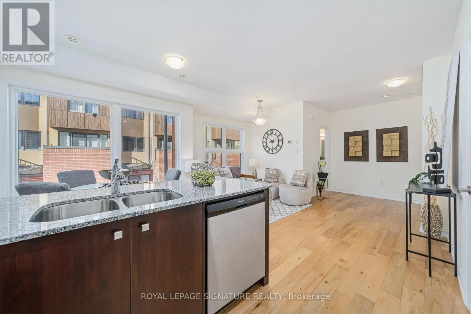 49 - 28 CURLEW DRIVE