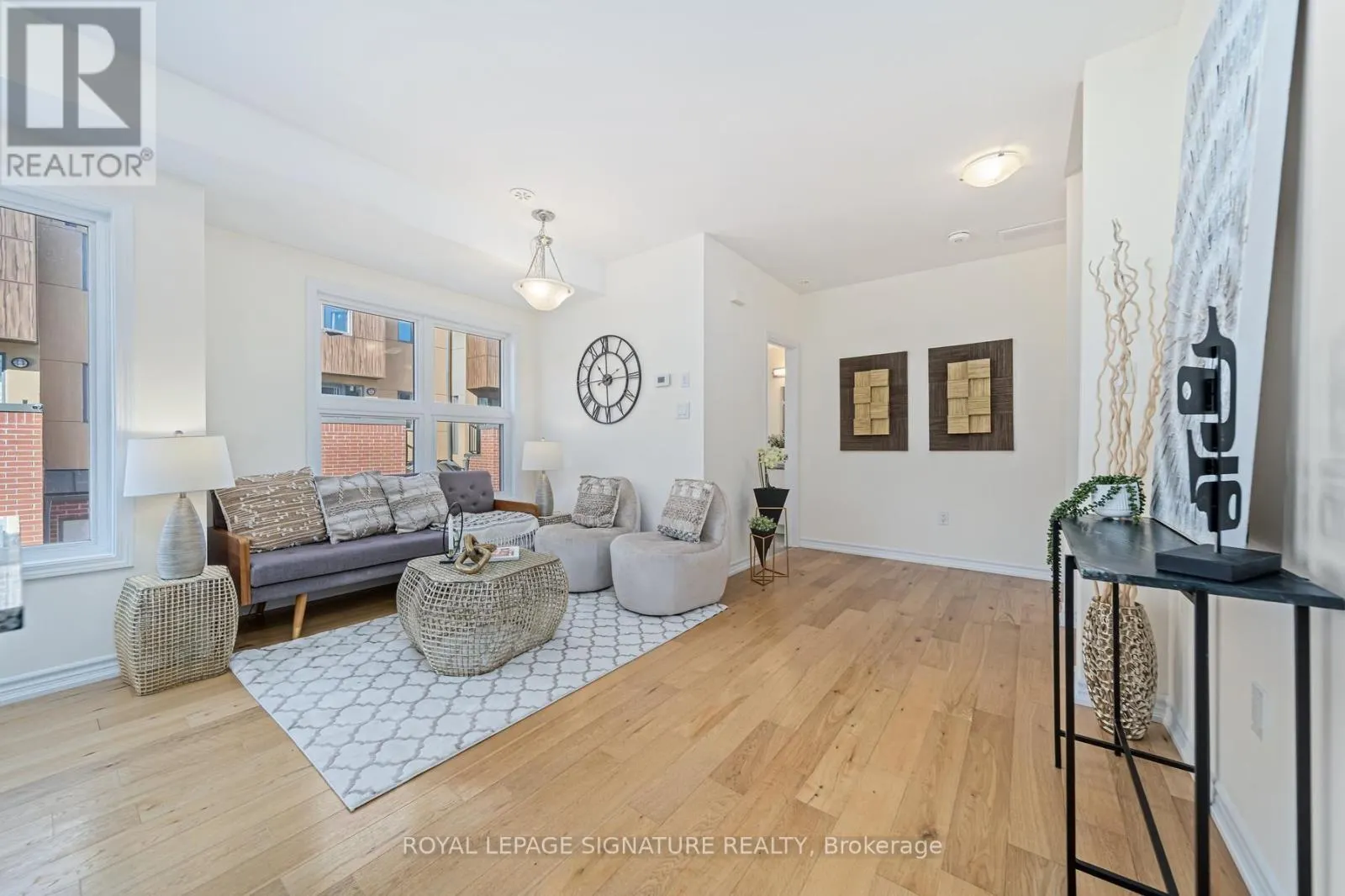 49 - 28 CURLEW DRIVE