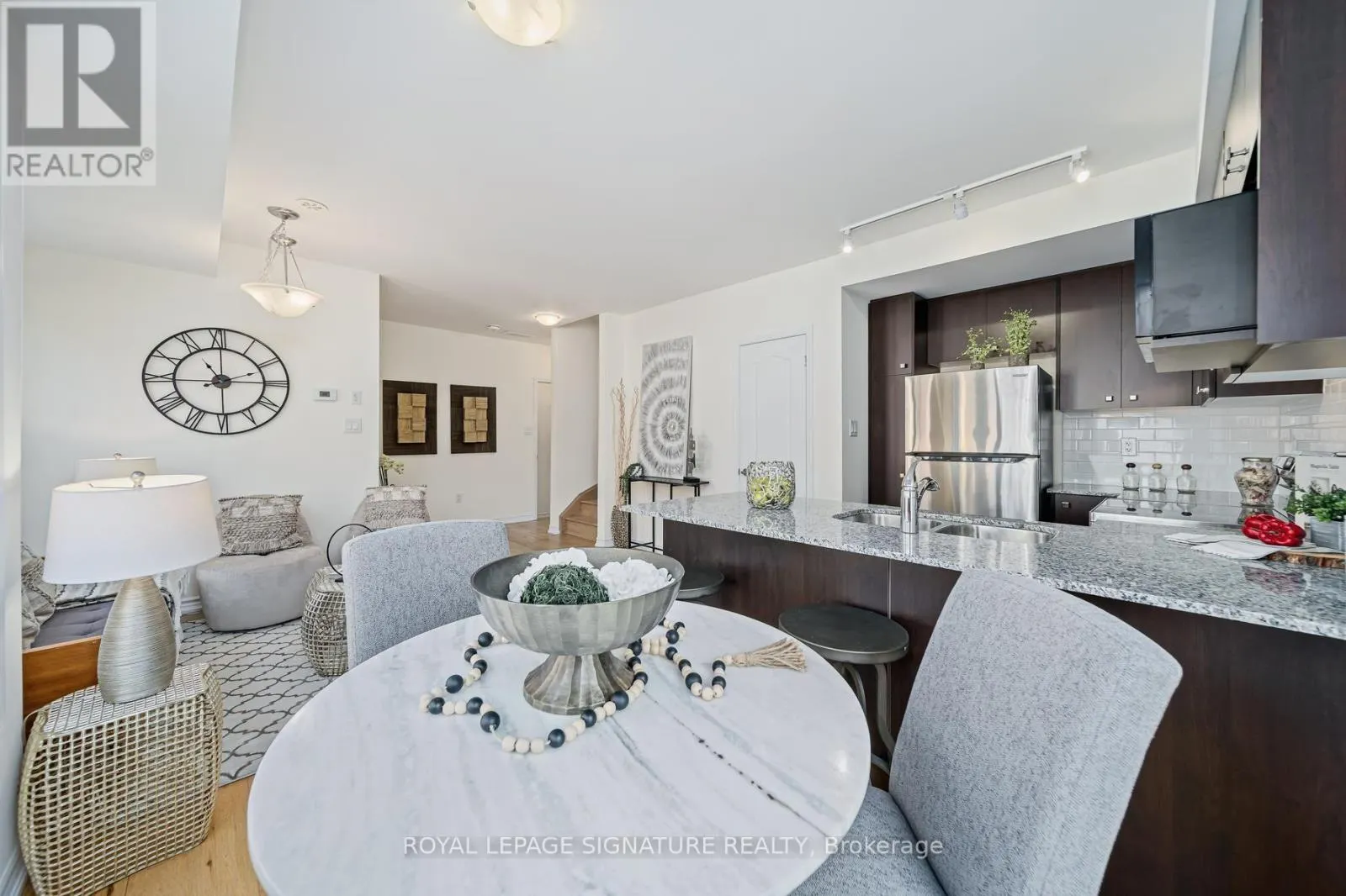 49 - 28 CURLEW DRIVE