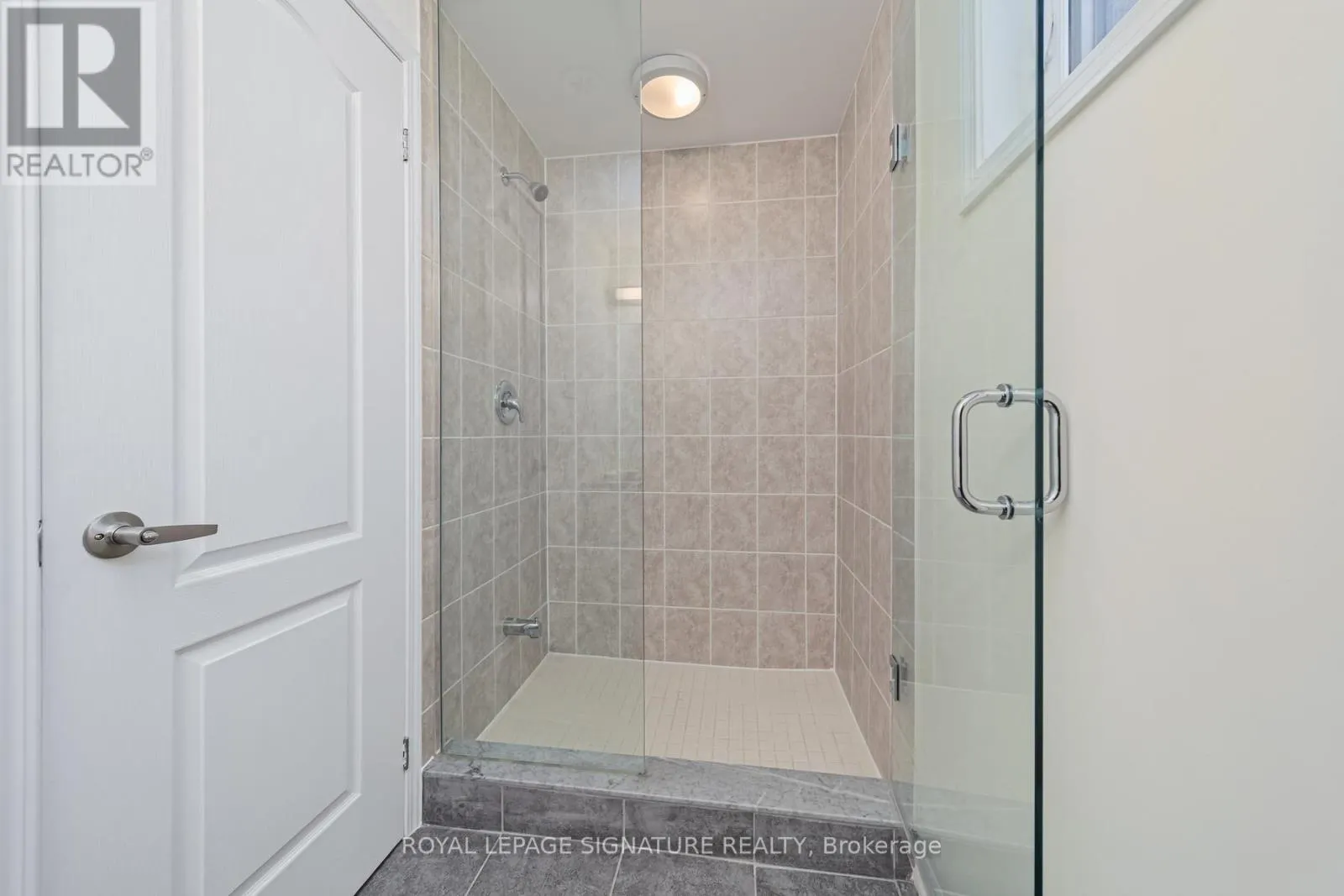 49 - 28 CURLEW DRIVE