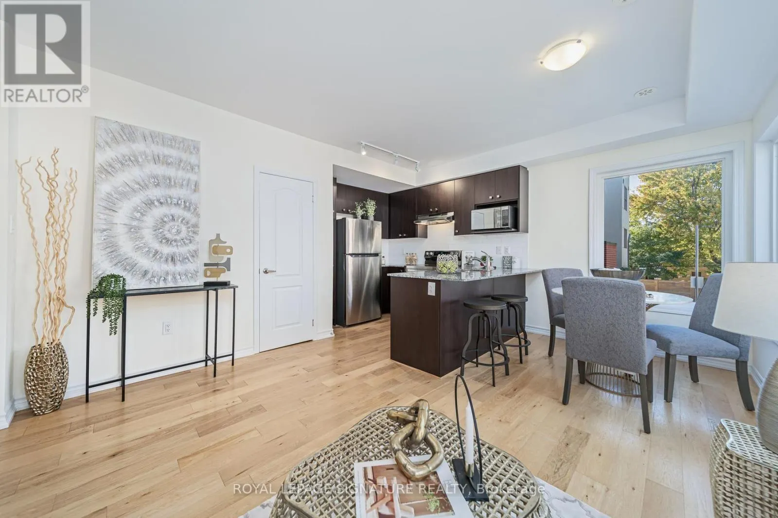 49 - 28 CURLEW DRIVE