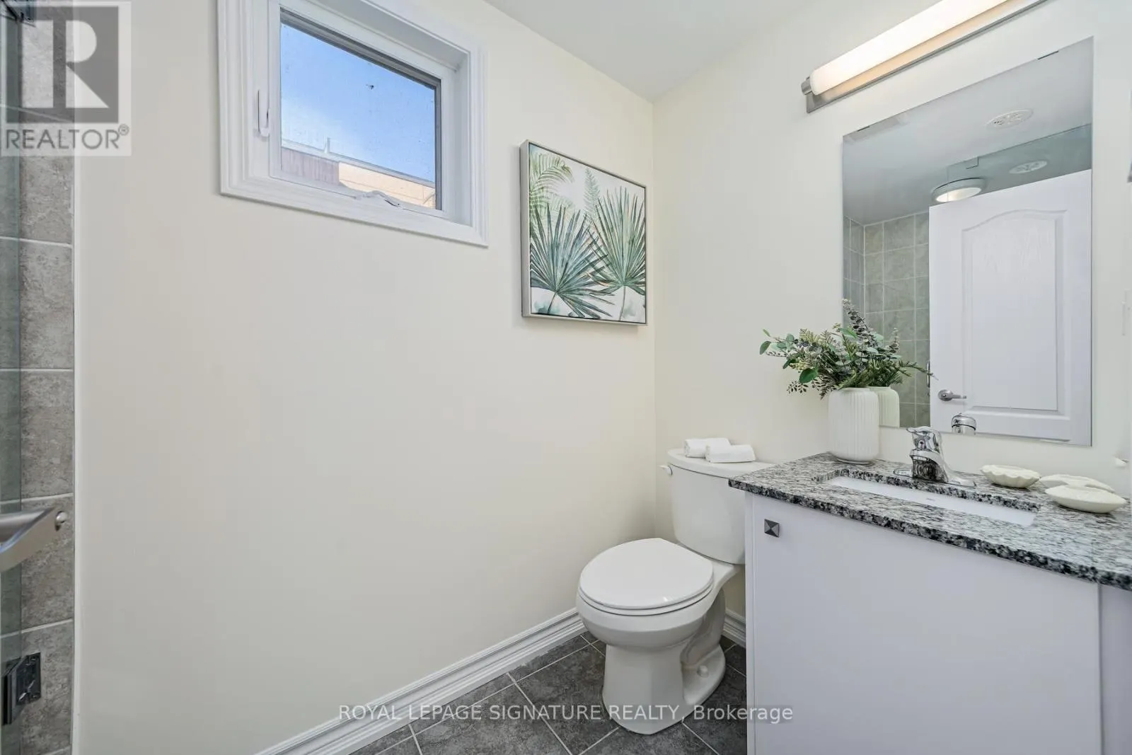 49 - 28 CURLEW DRIVE