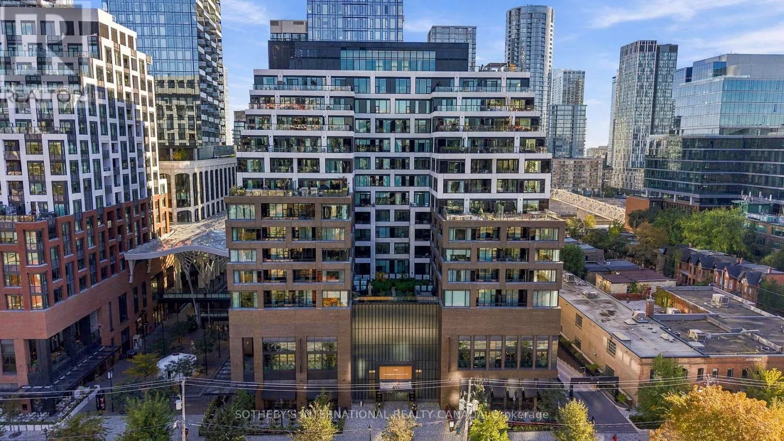 706 - 455 WELLINGTON STREET W