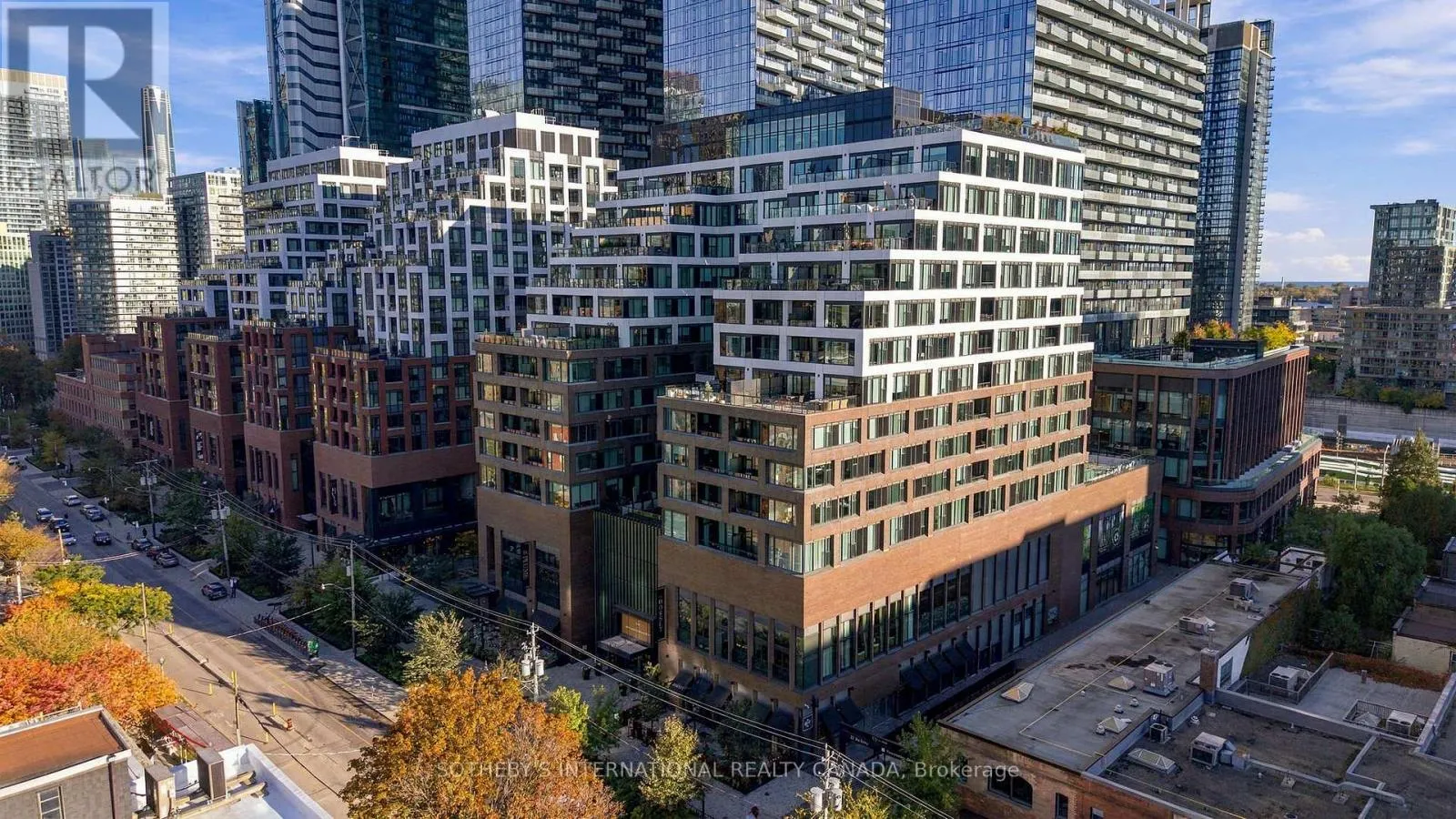 706 - 455 WELLINGTON STREET W