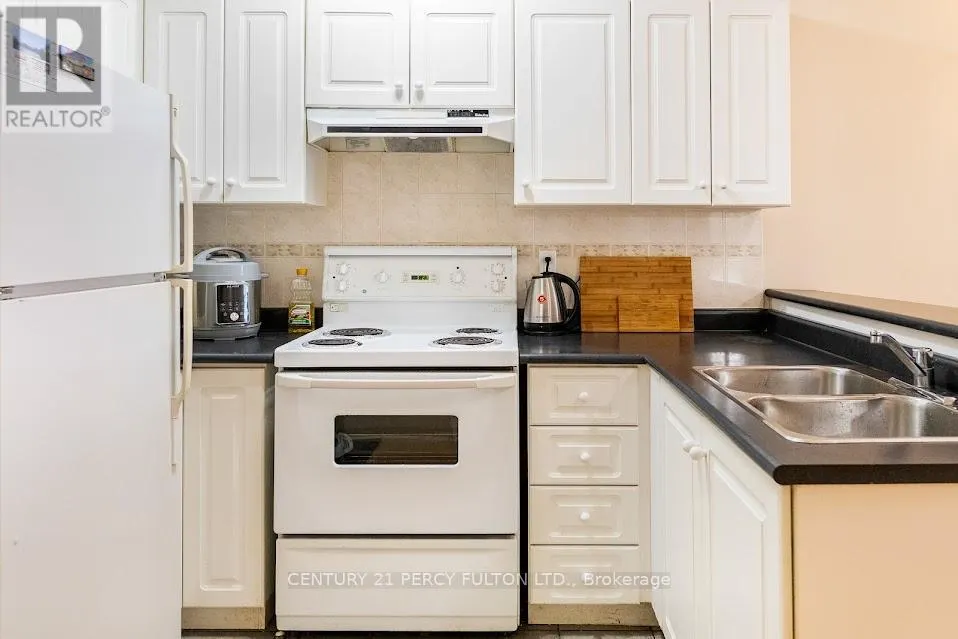 1204 - 393 KING STREET W