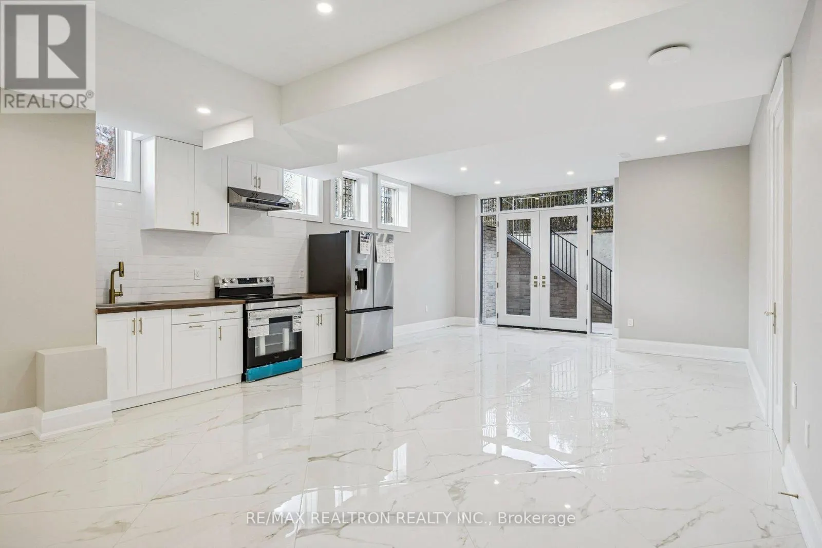 1 LYNNHAVEN ROAD