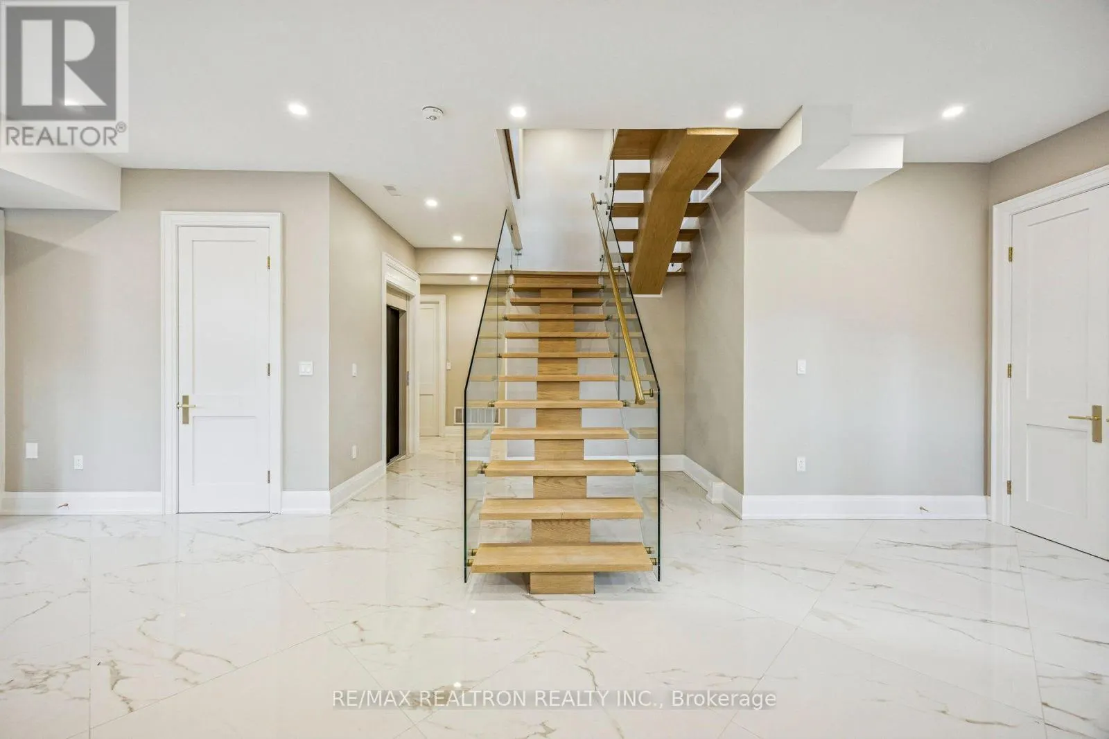 1 LYNNHAVEN ROAD