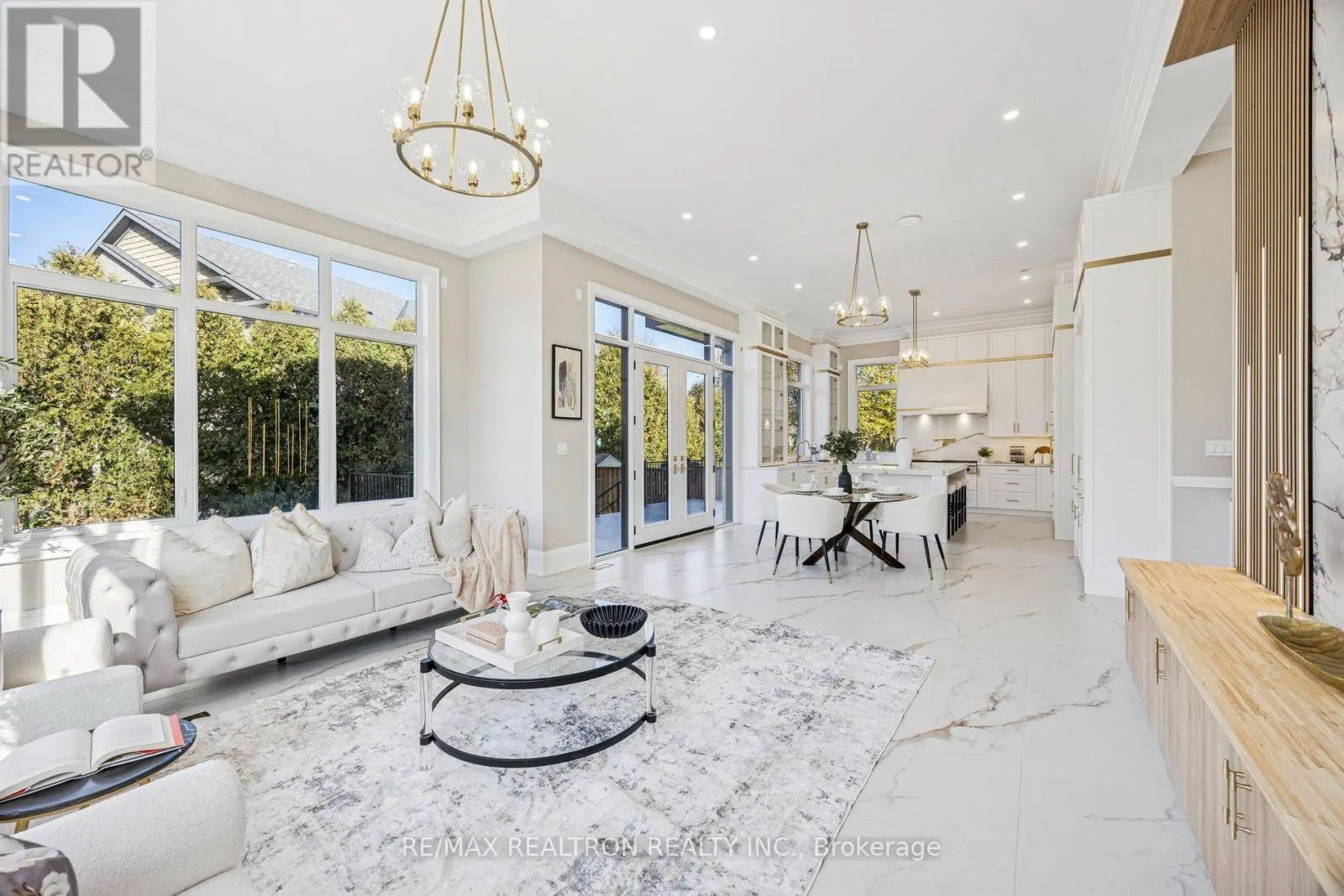 1 LYNNHAVEN ROAD