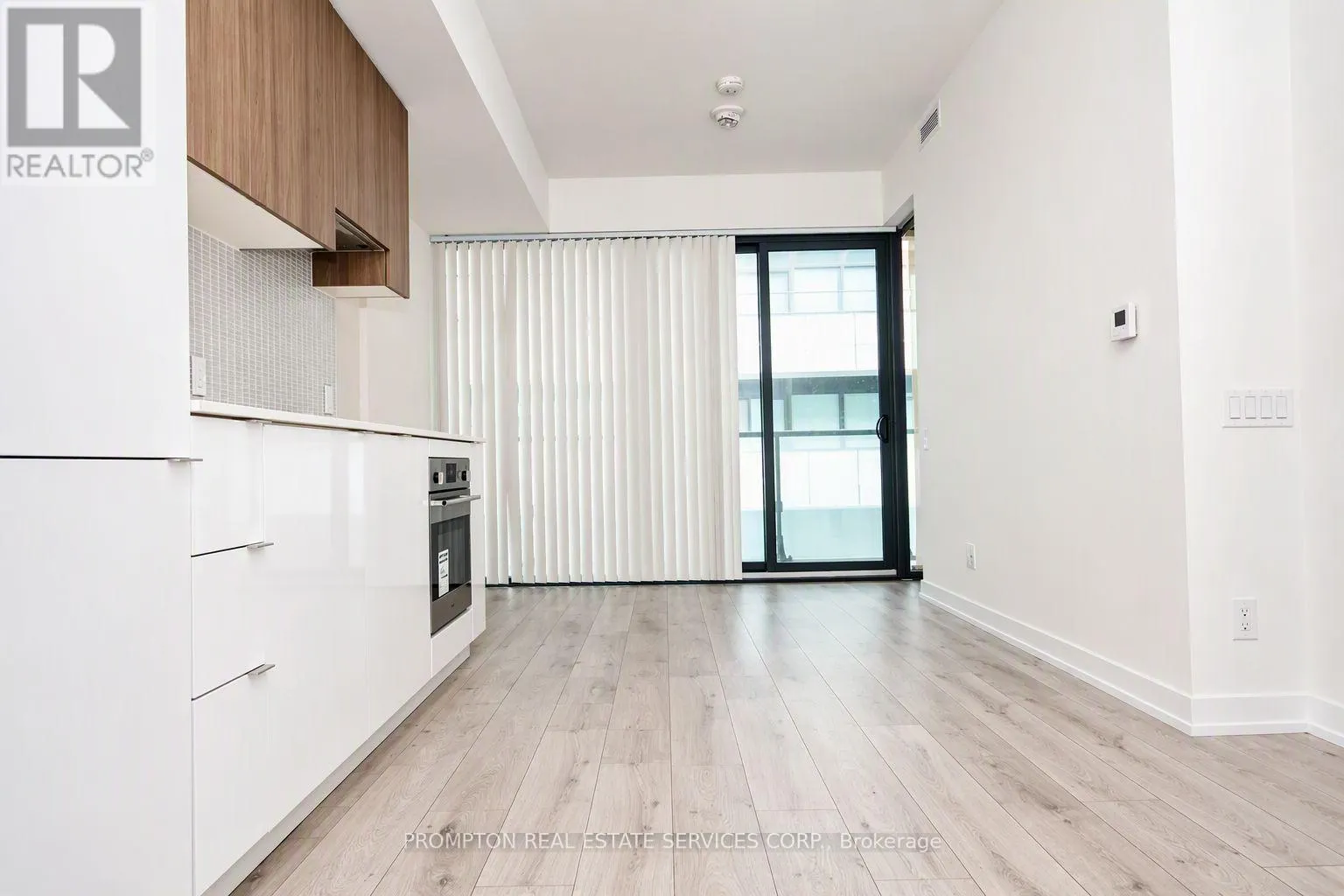 627 - 161 ROEHAMPTON AVENUE