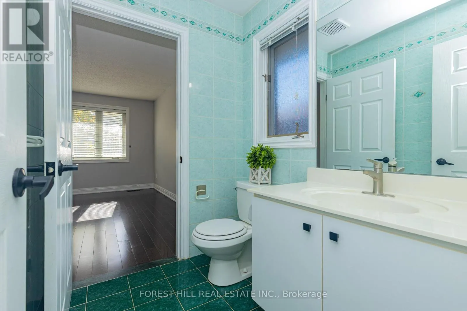 22 JARDIN HILL COURT