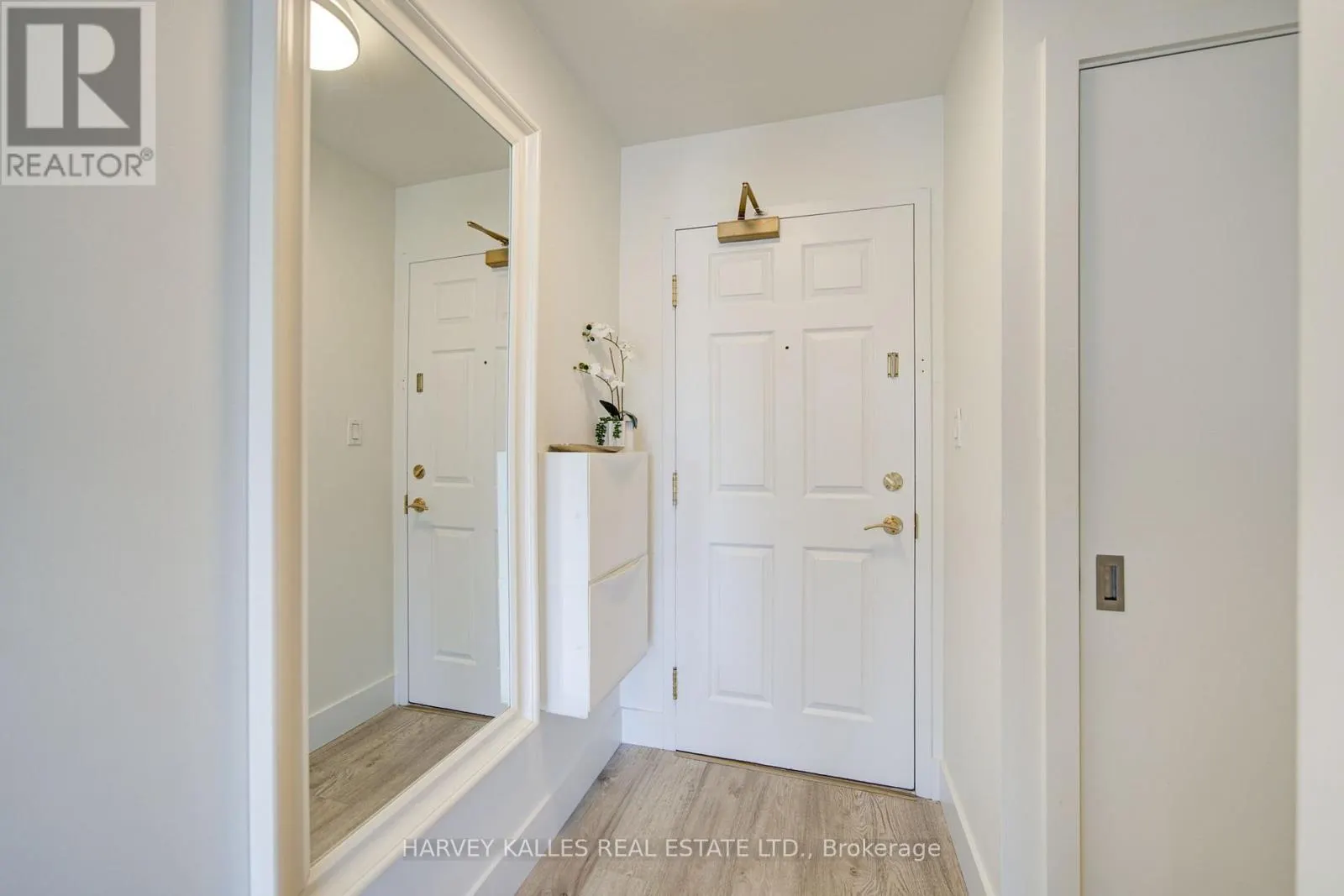512 - 1818 BAYVIEW AVENUE