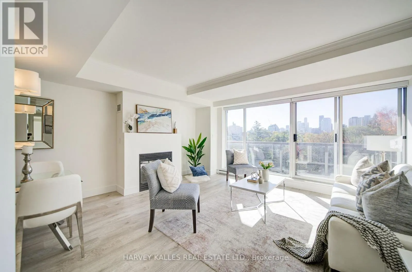 512 - 1818 BAYVIEW AVENUE