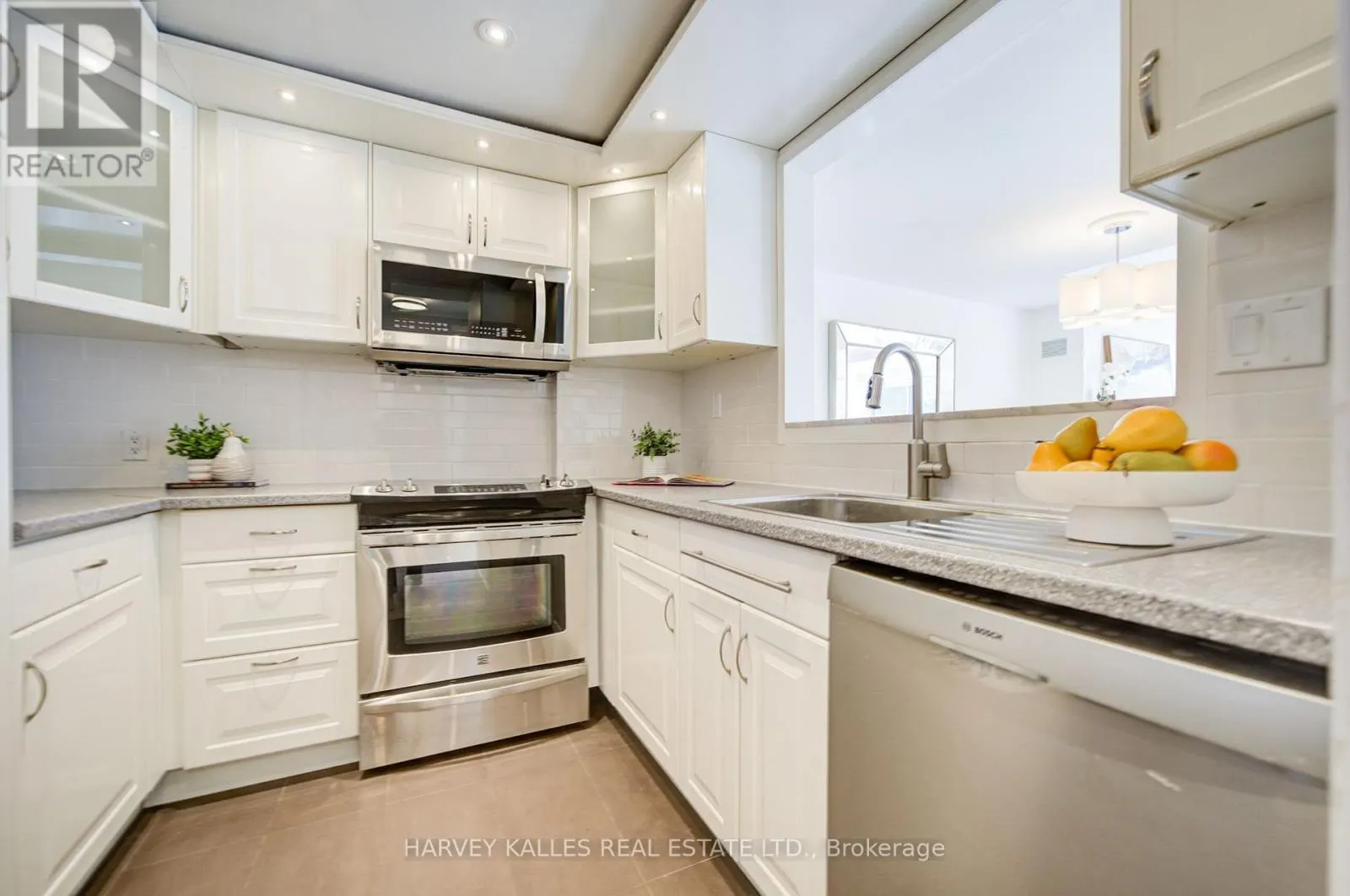 512 - 1818 BAYVIEW AVENUE