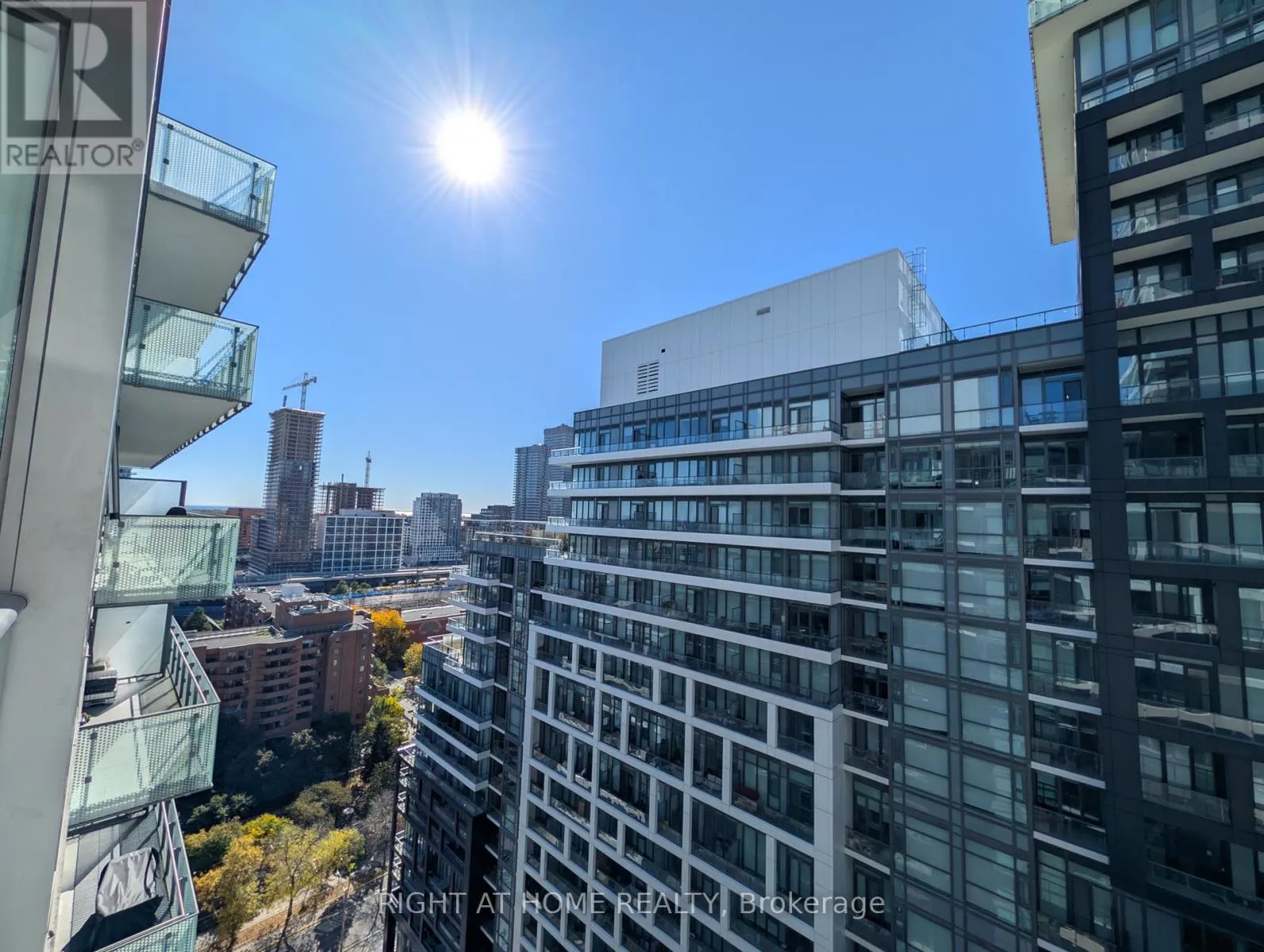 1721 - 60 PRINCESS STREET