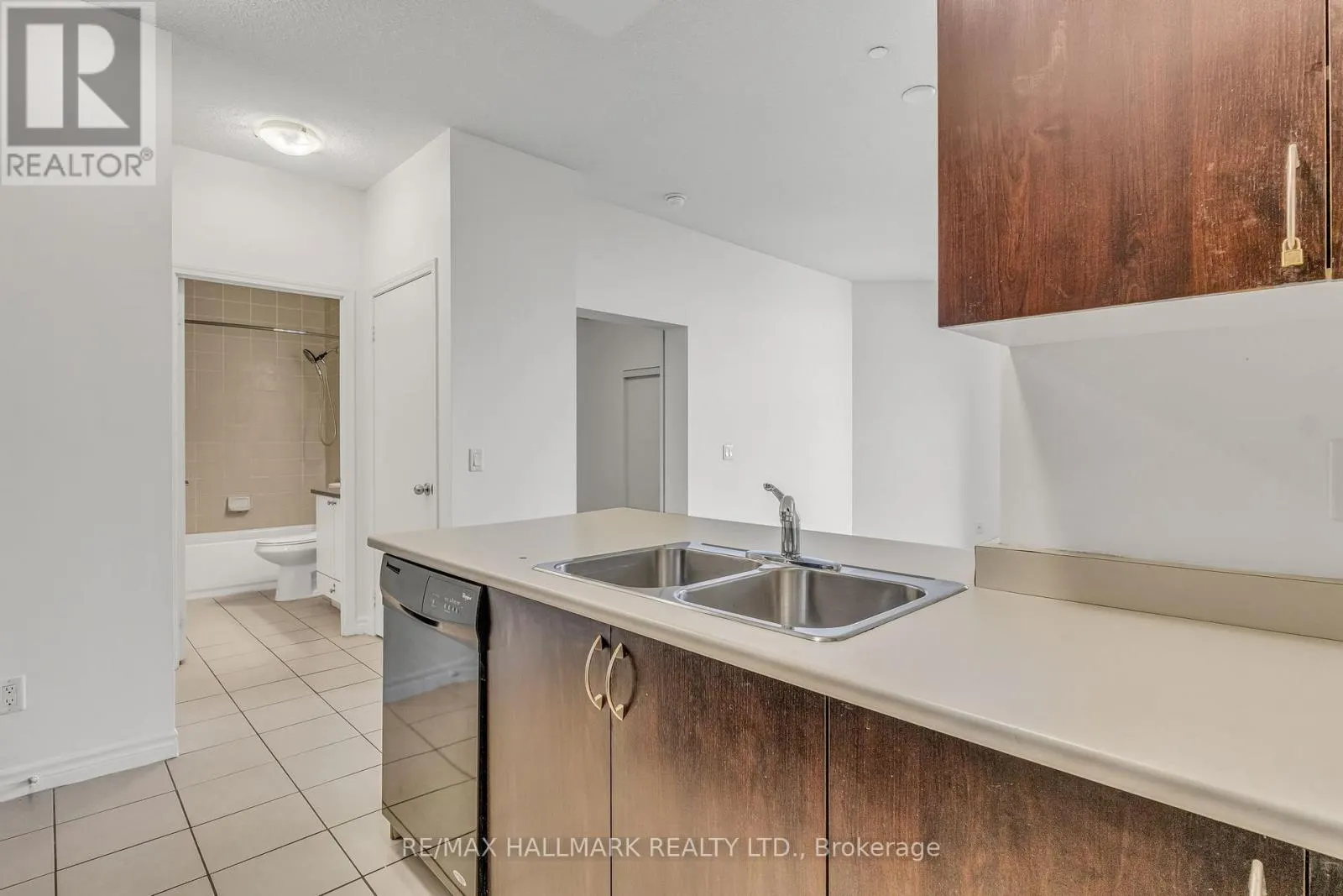 907 - 35 SARANAC BOULEVARD
