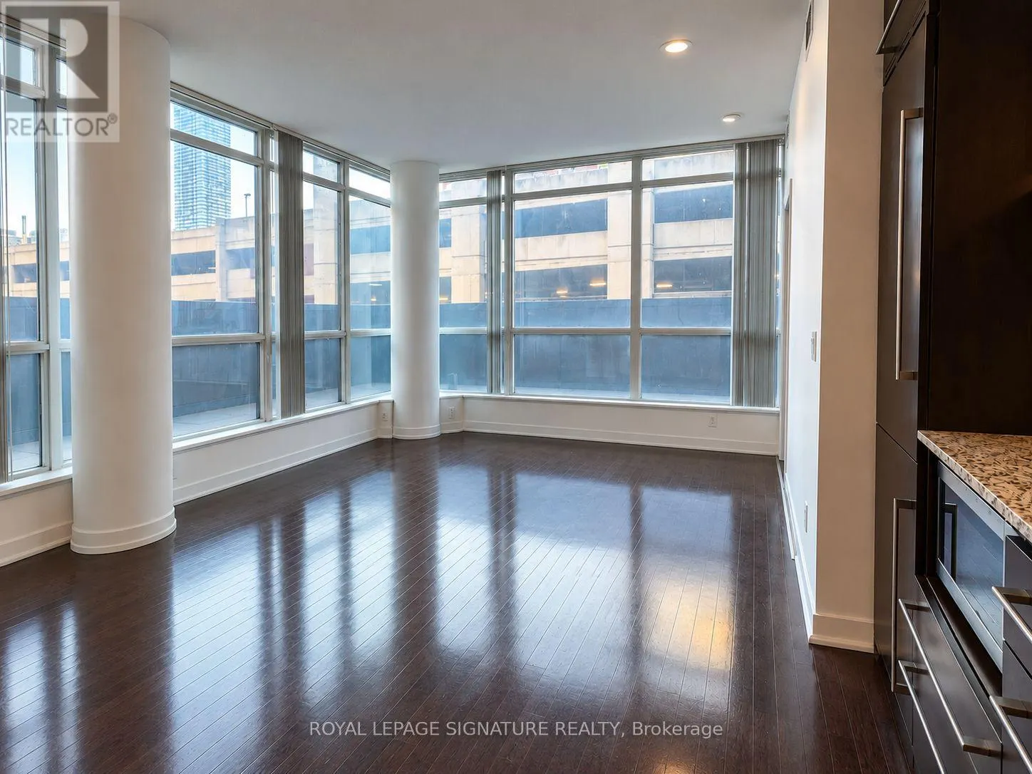 410 - 770 BAY STREET