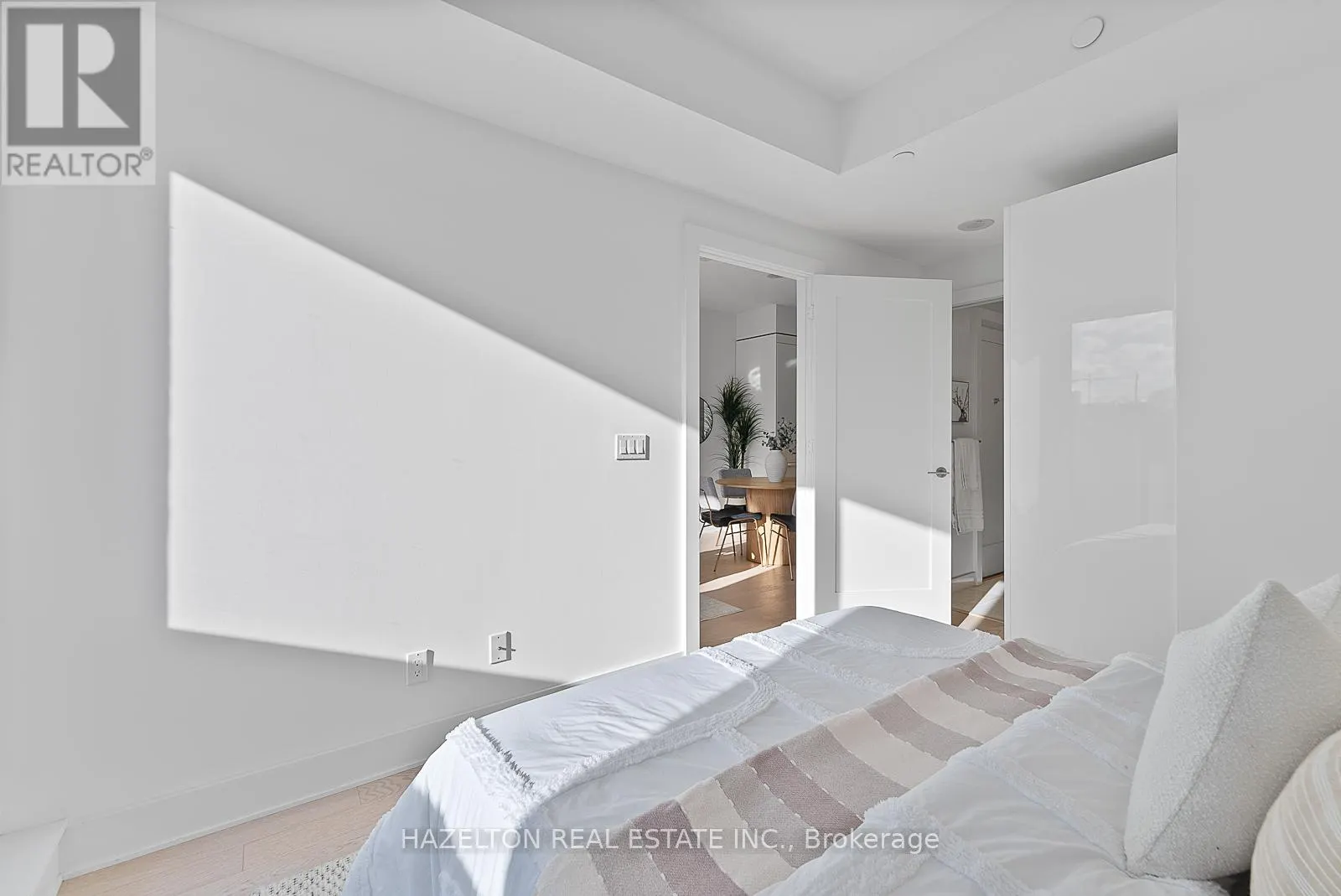 302 - 128 PEARS AVENUE
