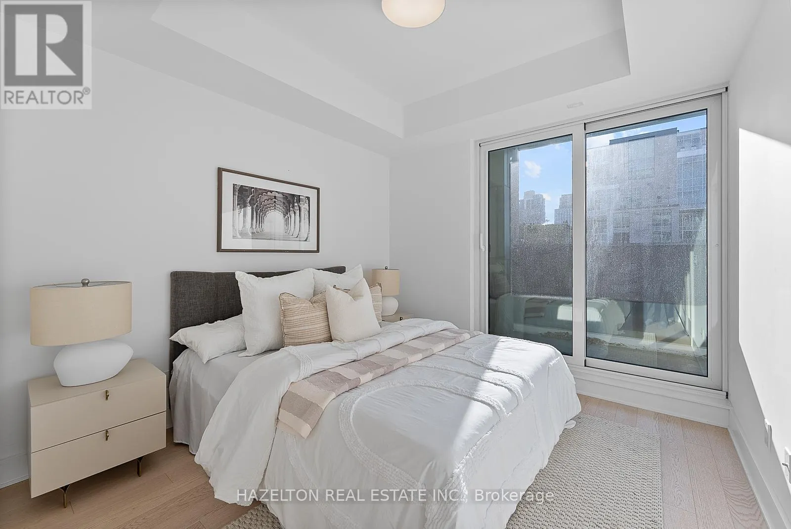 302 - 128 PEARS AVENUE