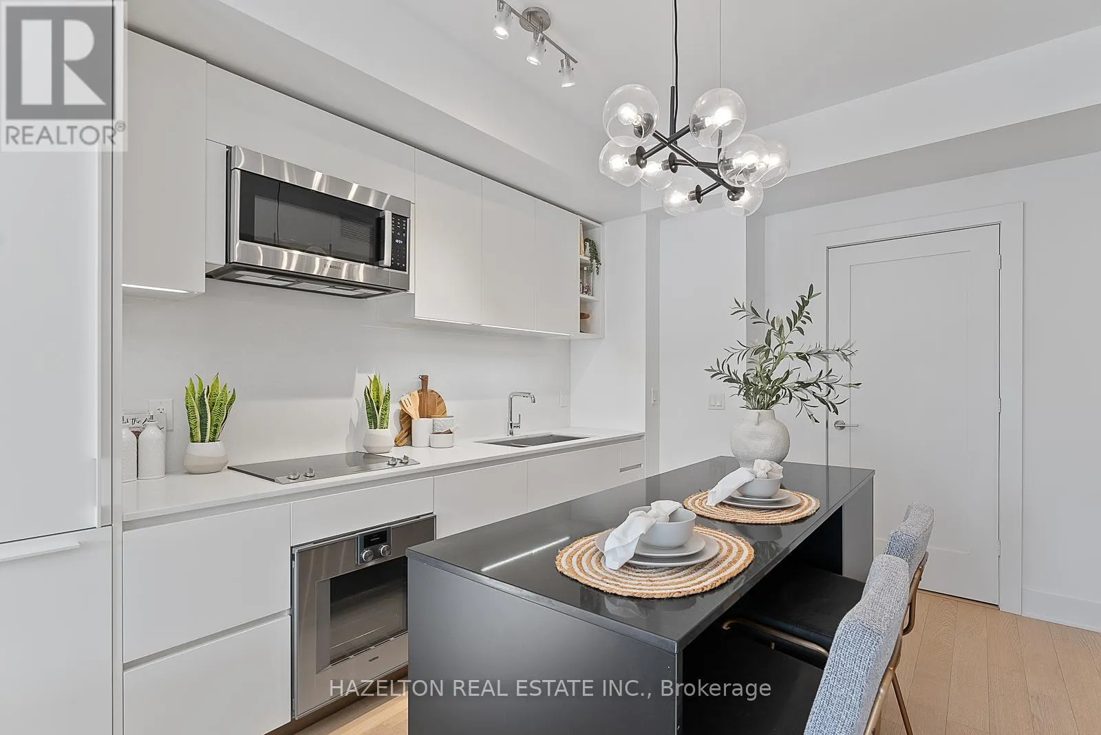 302 - 128 PEARS AVENUE