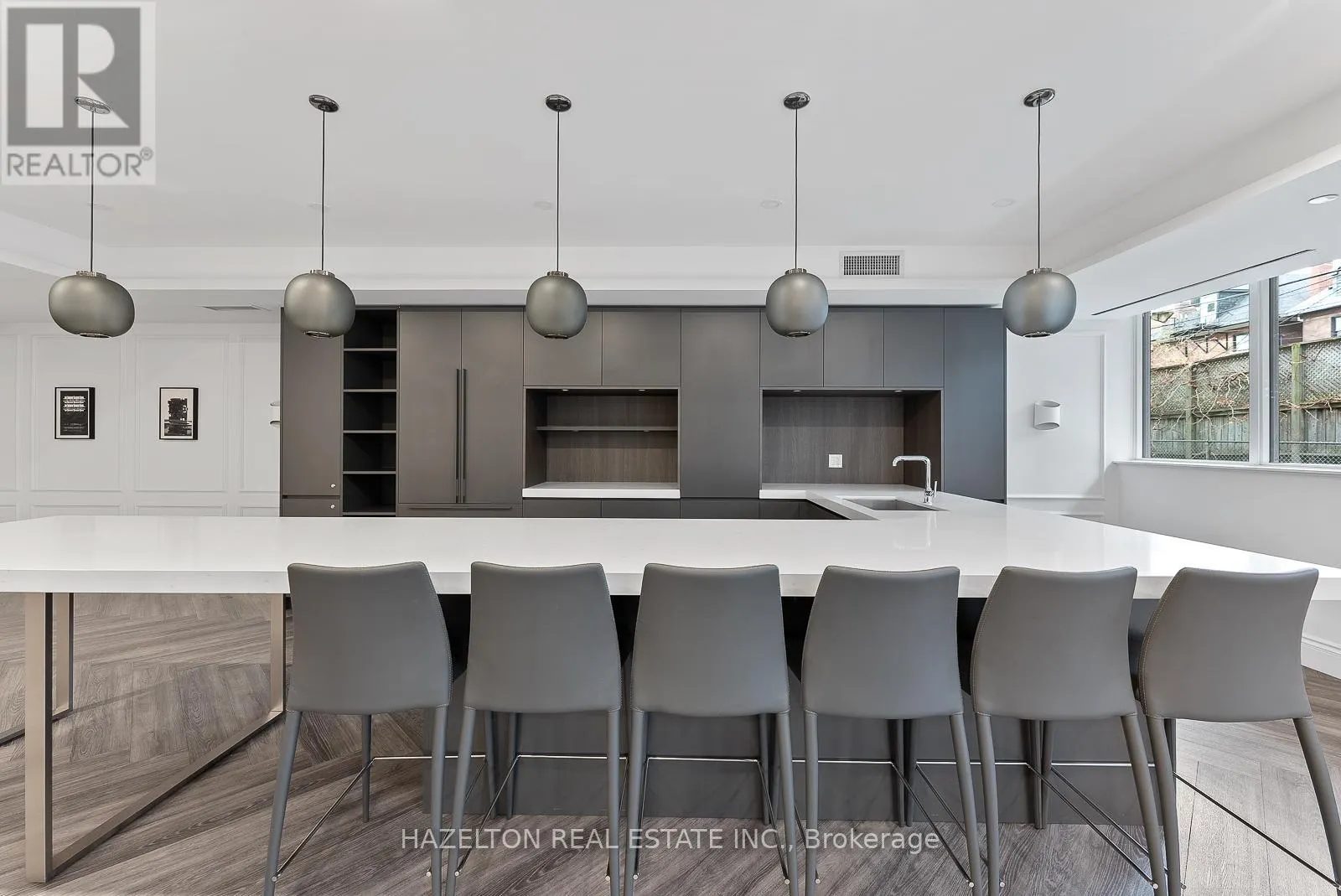 302 - 128 PEARS AVENUE