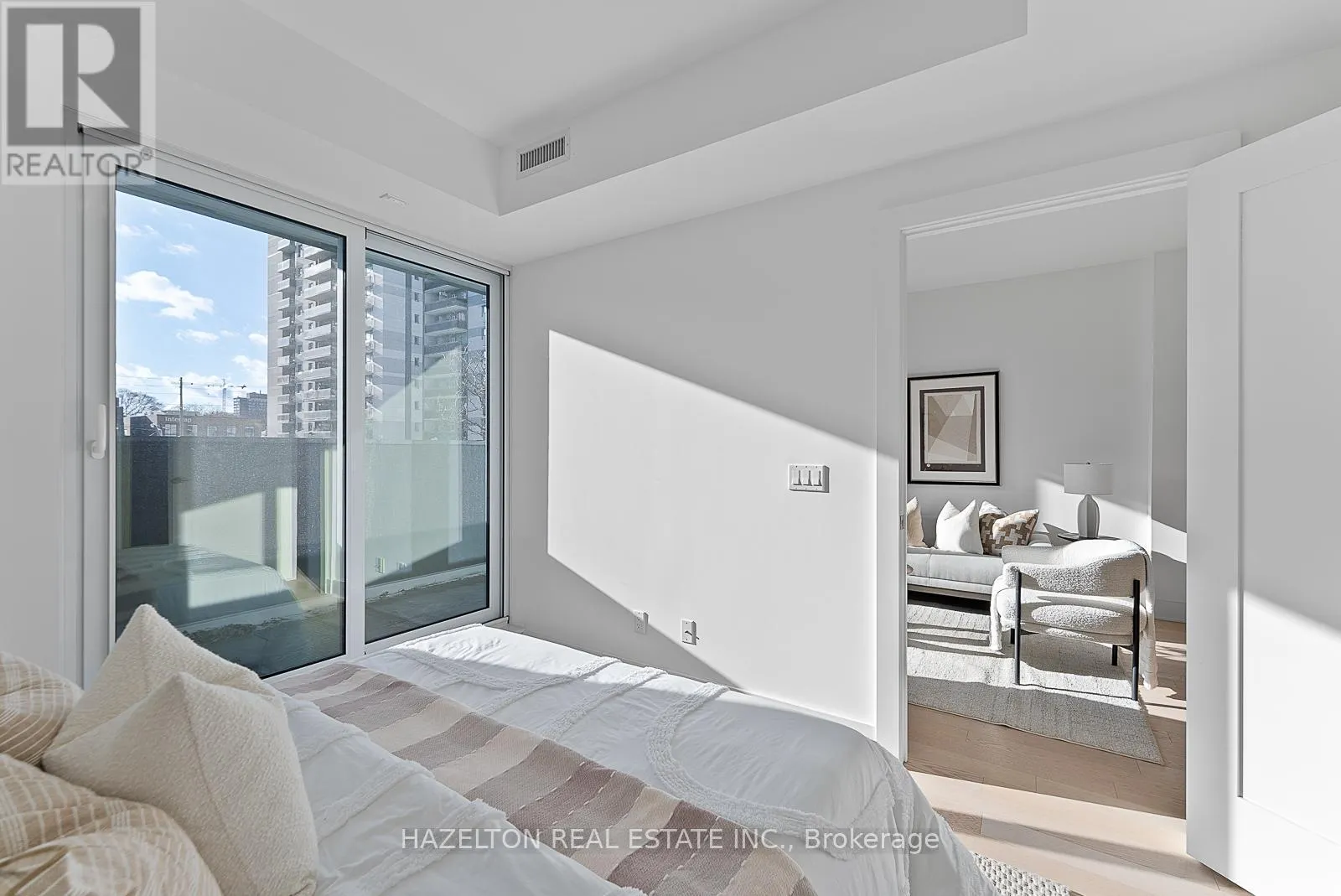 302 - 128 PEARS AVENUE