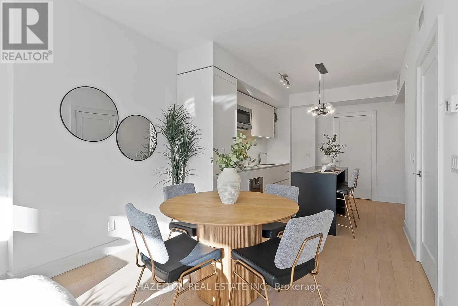 302 - 128 PEARS AVENUE