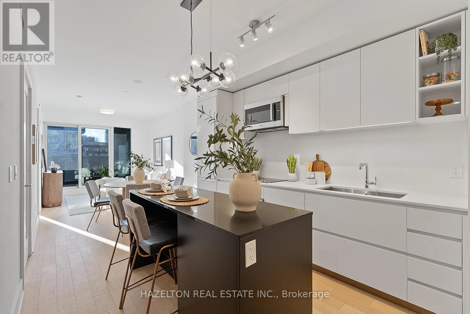302 - 128 PEARS AVENUE