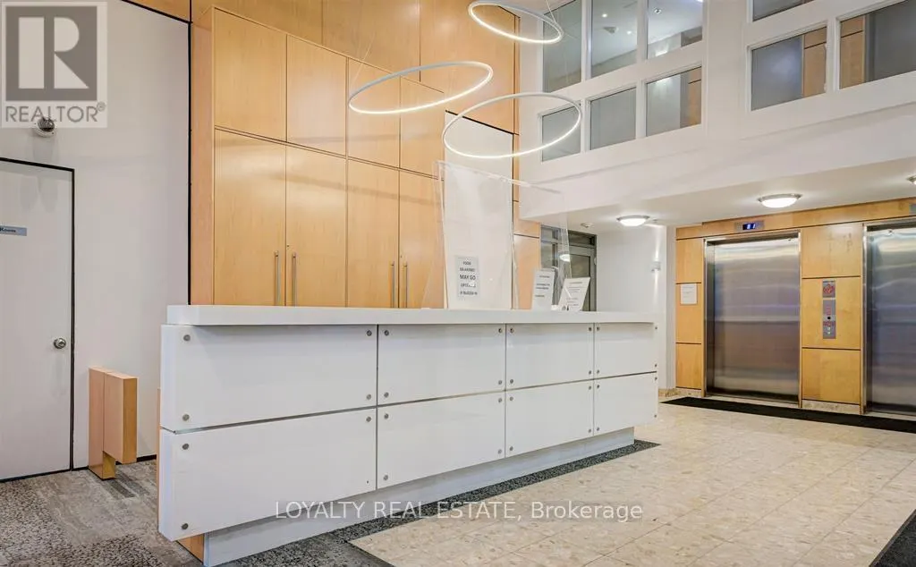 PH14 - 255 RICHMOND STREET E
