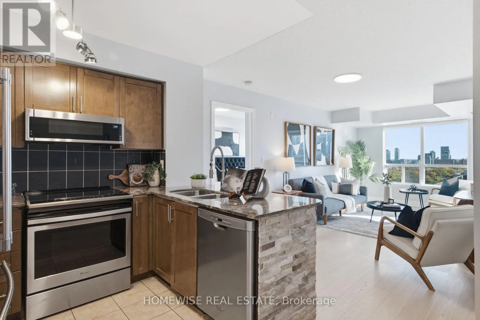 1001 - 225 WELLESLEY STREET E
