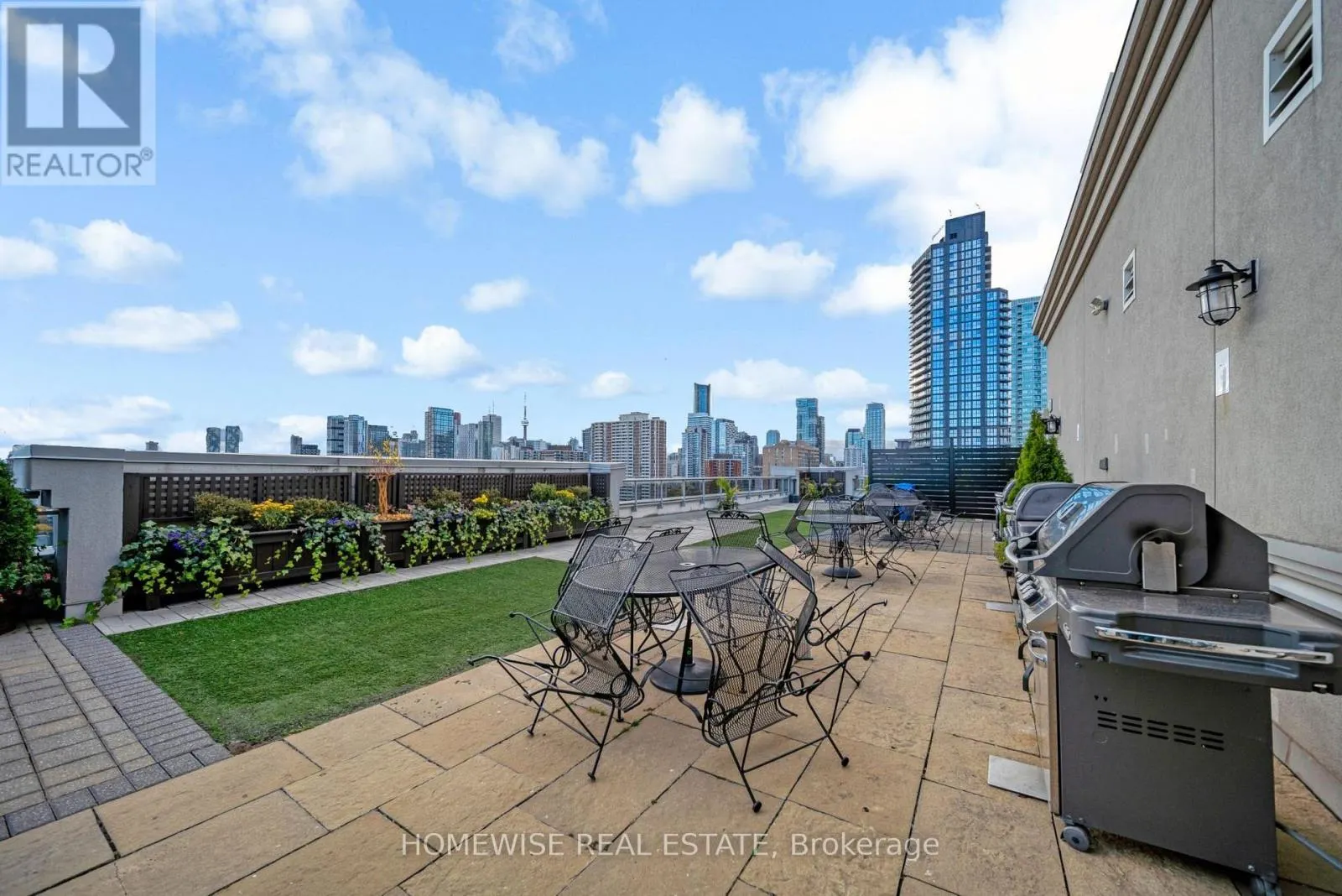 1001 - 225 WELLESLEY STREET E