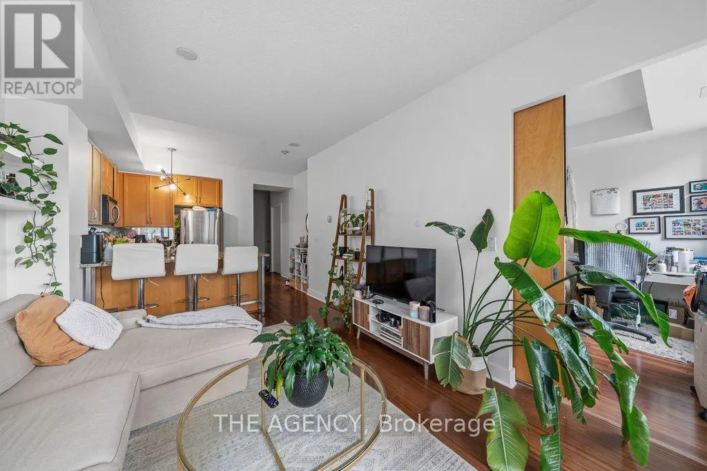 1314 - 438 KING STREET W
