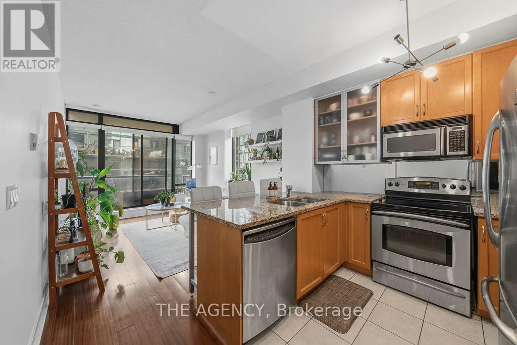 1314 - 438 KING STREET W