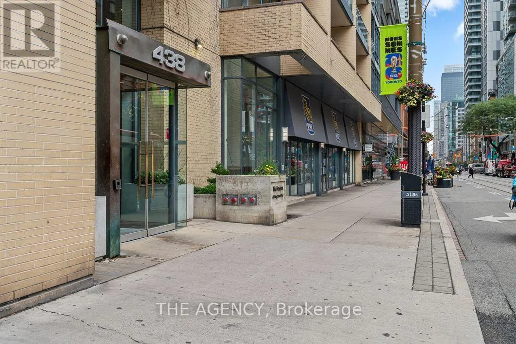 1314 - 438 KING STREET W