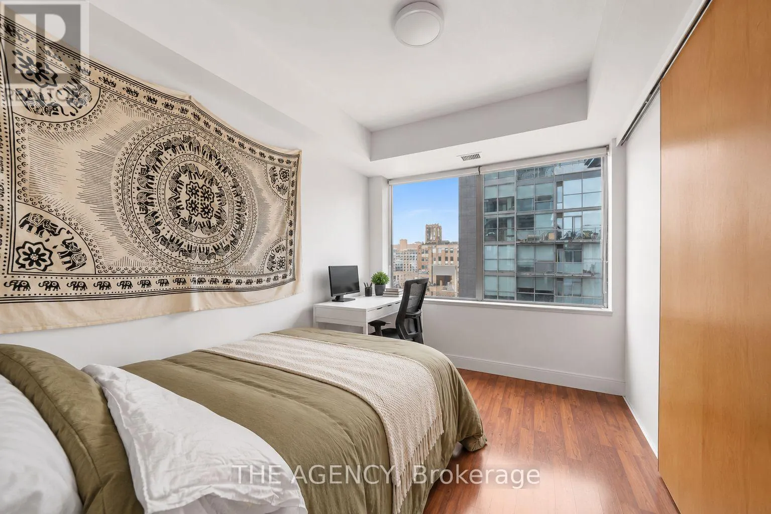 1314 - 438 KING STREET W