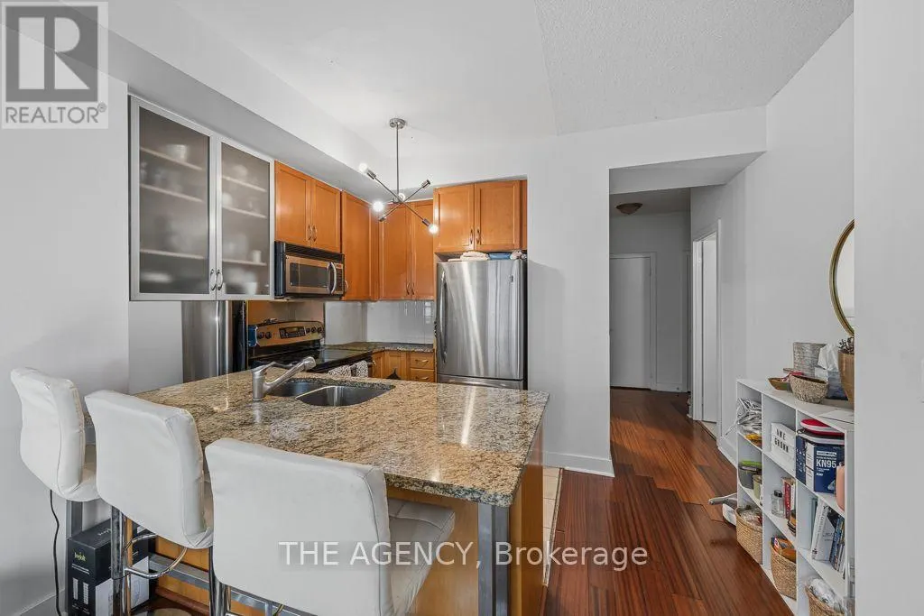 1314 - 438 KING STREET W