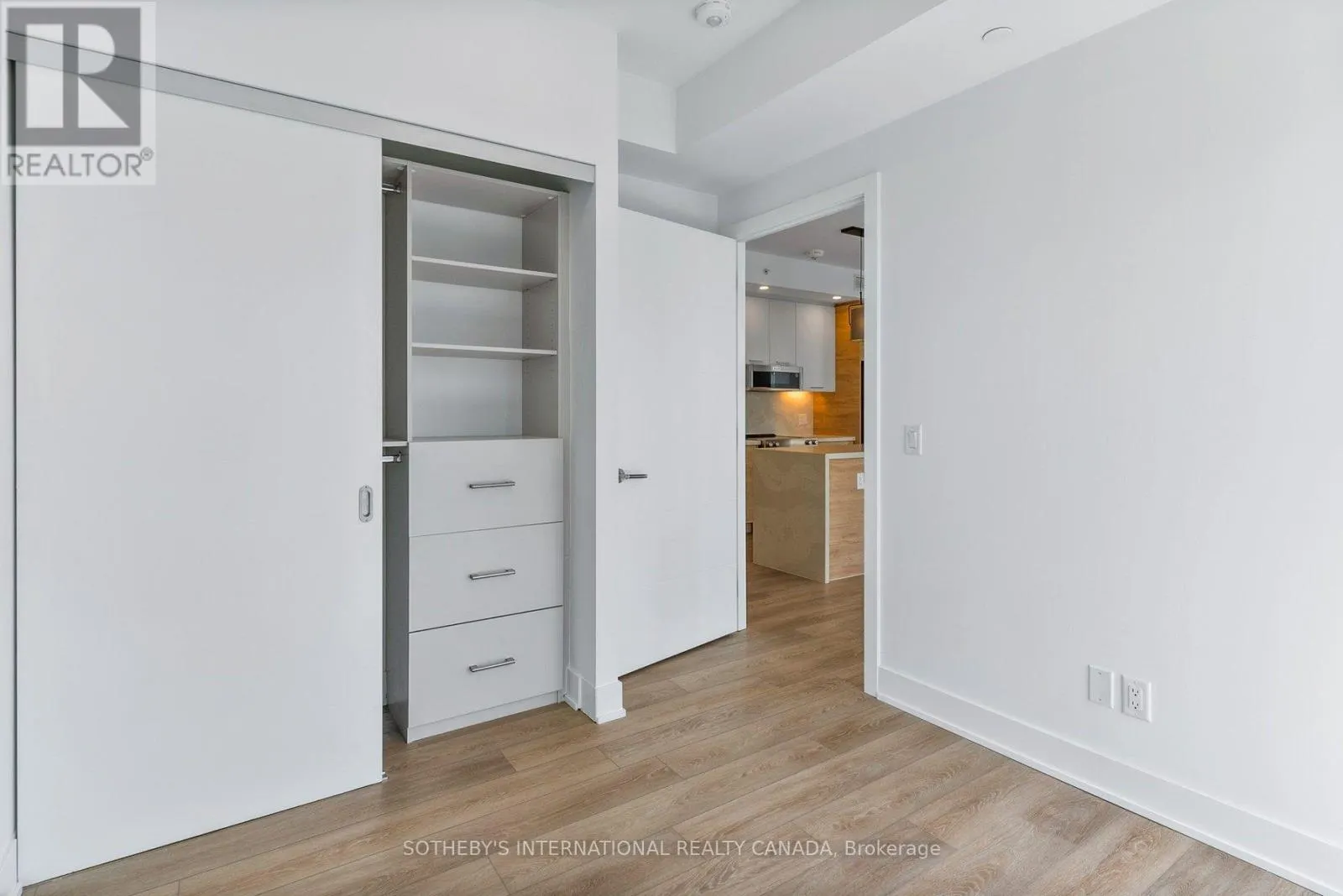 1109 - 200 REDPATH AVENUE