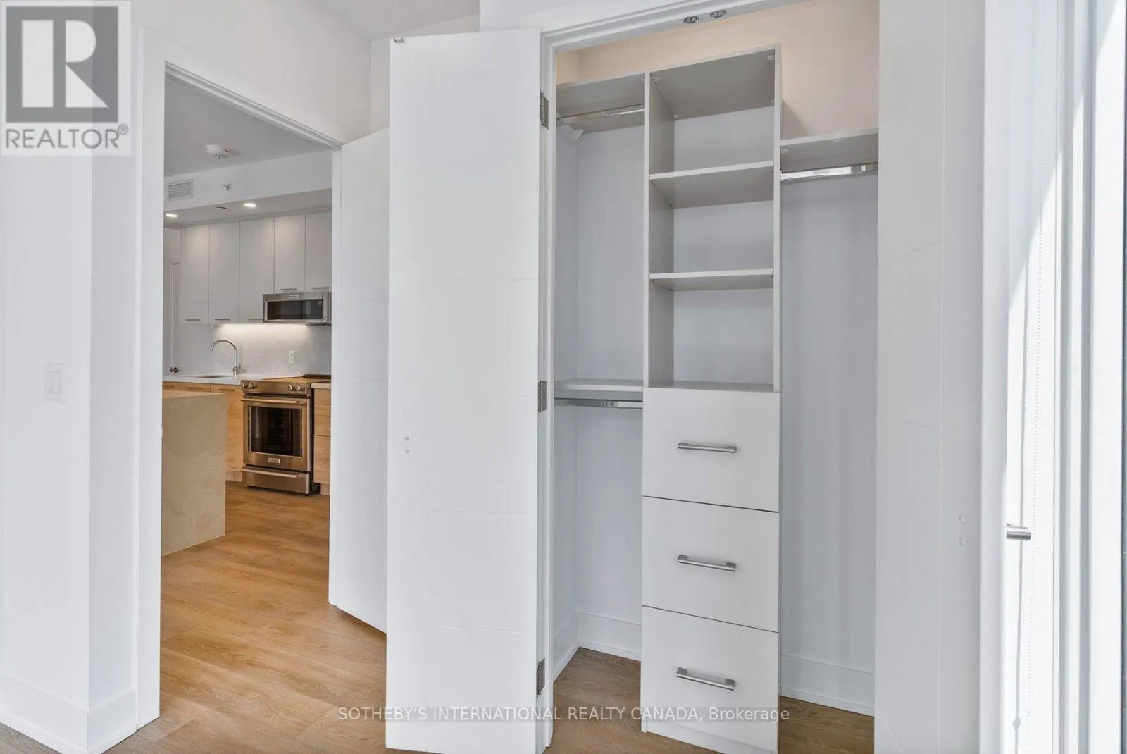 1109 - 200 REDPATH AVENUE
