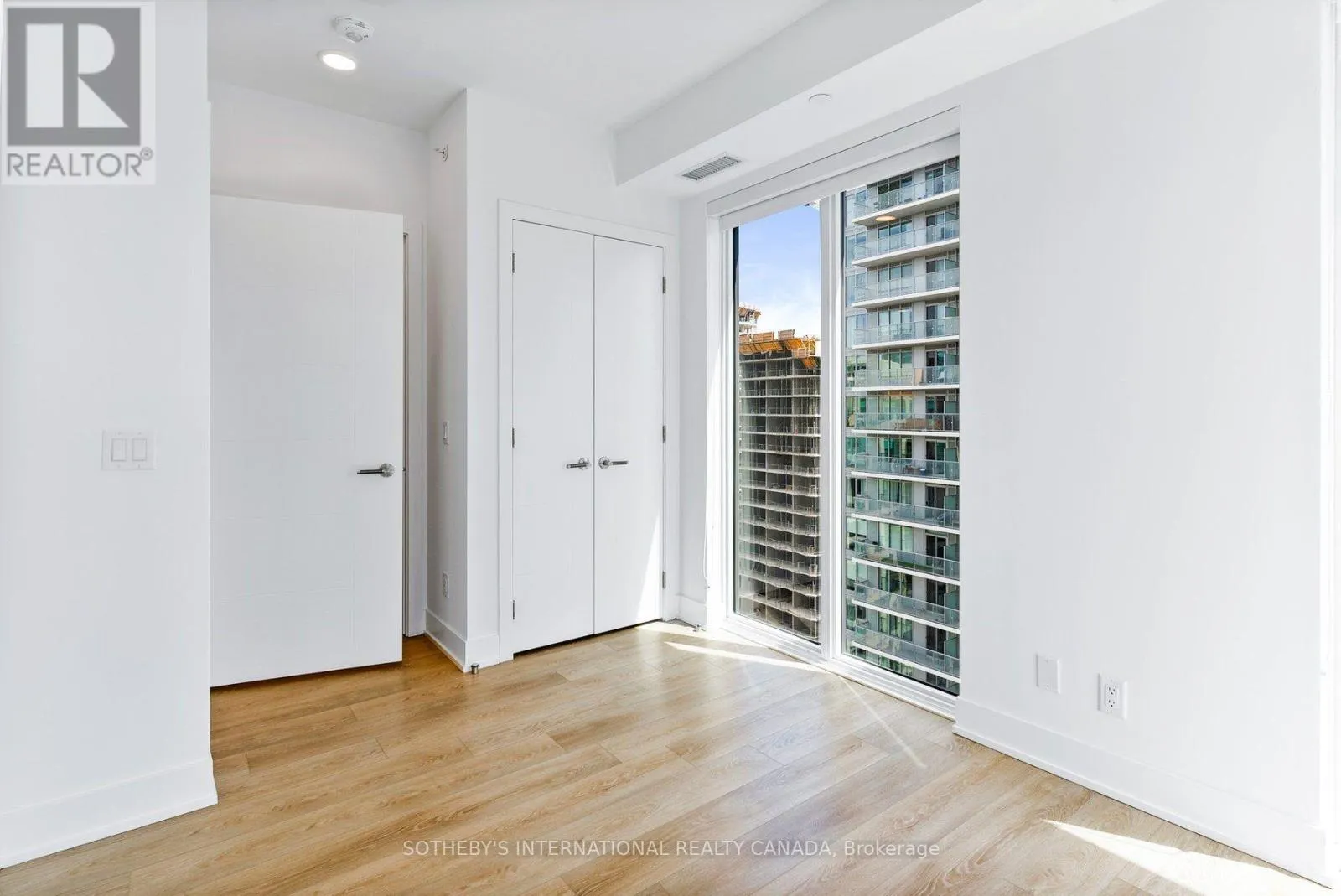 1109 - 200 REDPATH AVENUE
