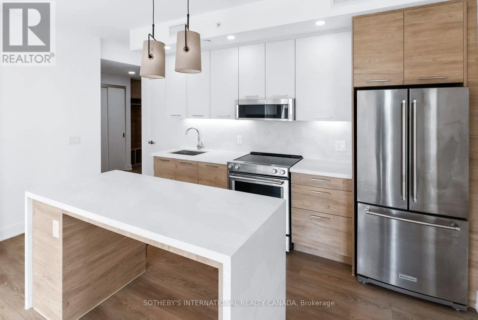 1109 - 200 REDPATH AVENUE