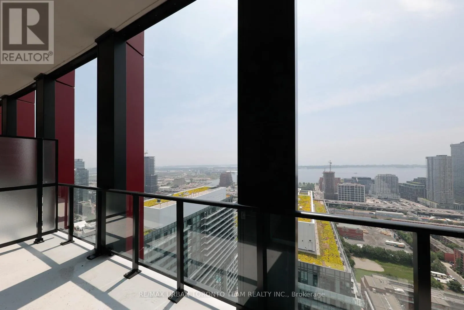 PH09 - 180 FRONT STREET E