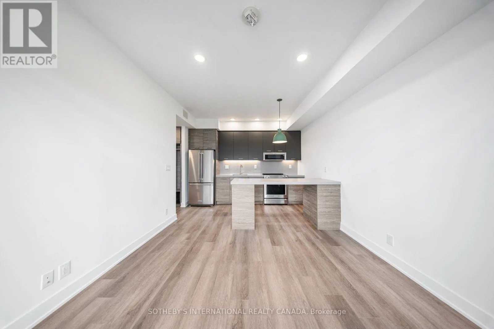 315 - 484 SPADINA AVENUE