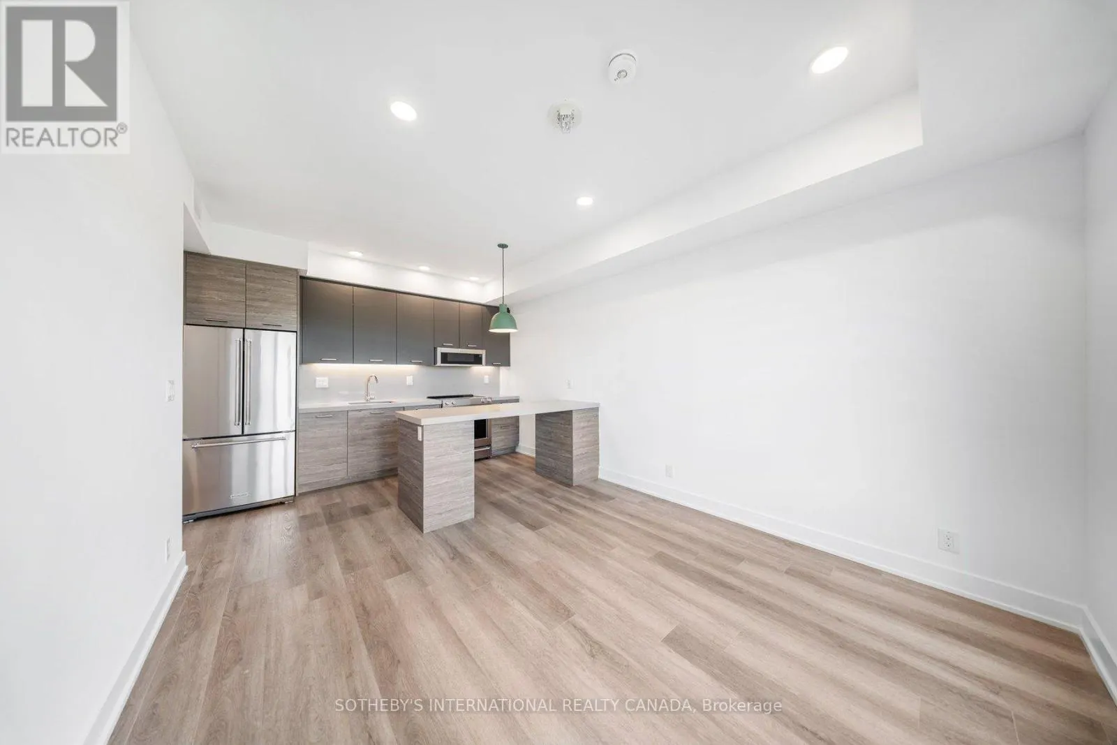 315 - 484 SPADINA AVENUE