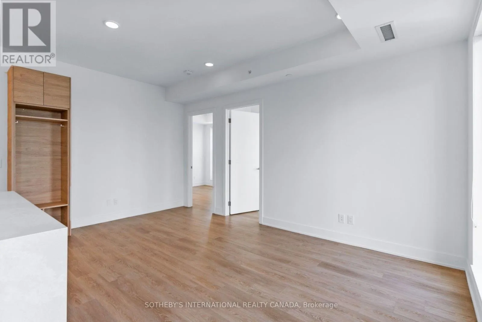 2004 - 200 REDPATH AVENUE
