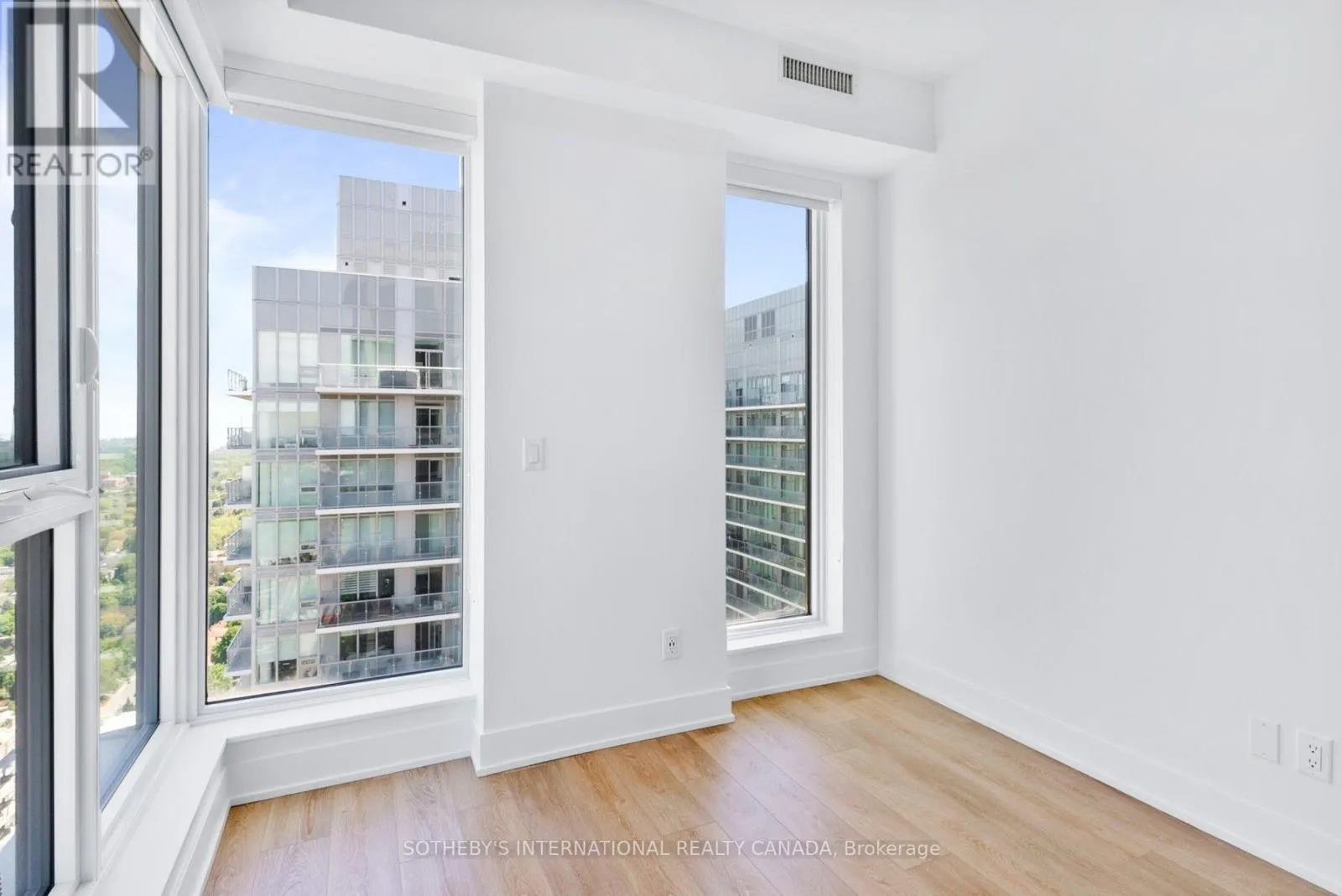2004 - 200 REDPATH AVENUE