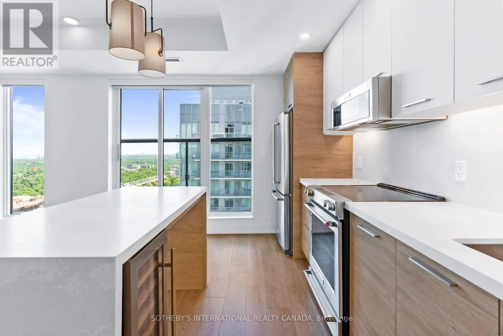2004 - 200 REDPATH AVENUE